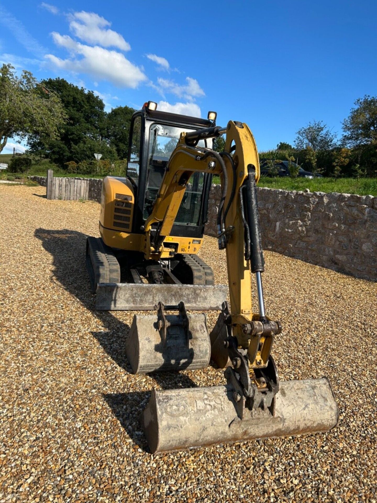DEPENDABLE WORKHORSE: CAT 302.7 3-TON DIGGER FOR SALE - Image 10 of 15