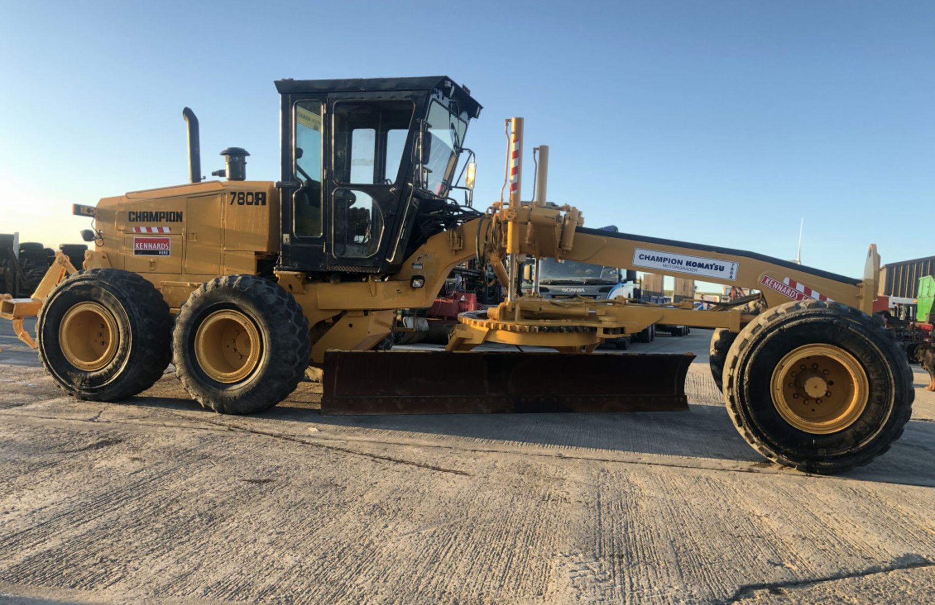 CHAMPION KOMATSU 780A MOTOR GRADER ( SAME SIZE AS - Image 7 of 8