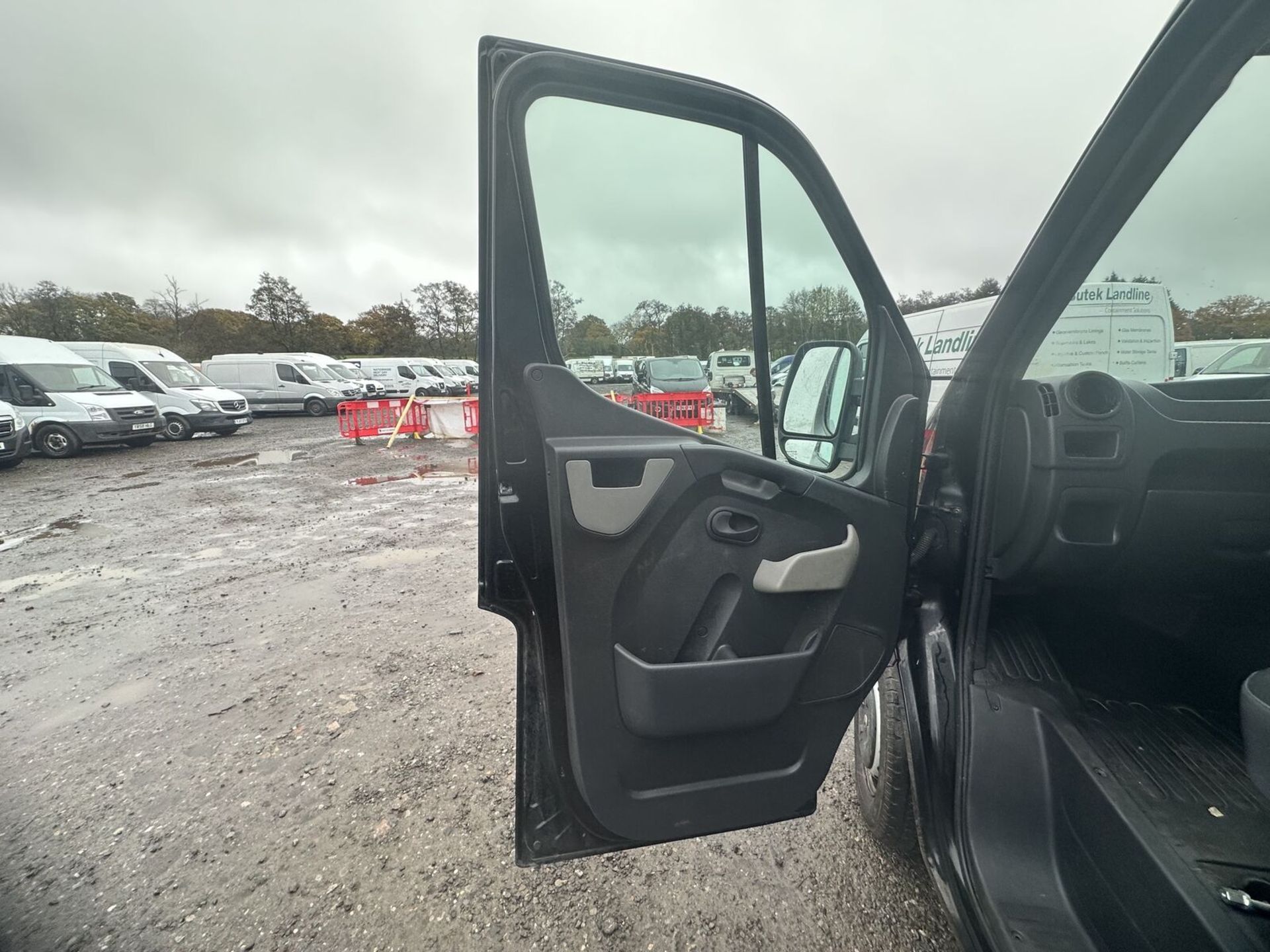 MOVANO PANEL VAN: 2018 VAUXHALL, RELIABLE RUN, CLEAR HISTORY - NO VAT ON HAMMER - Image 8 of 15