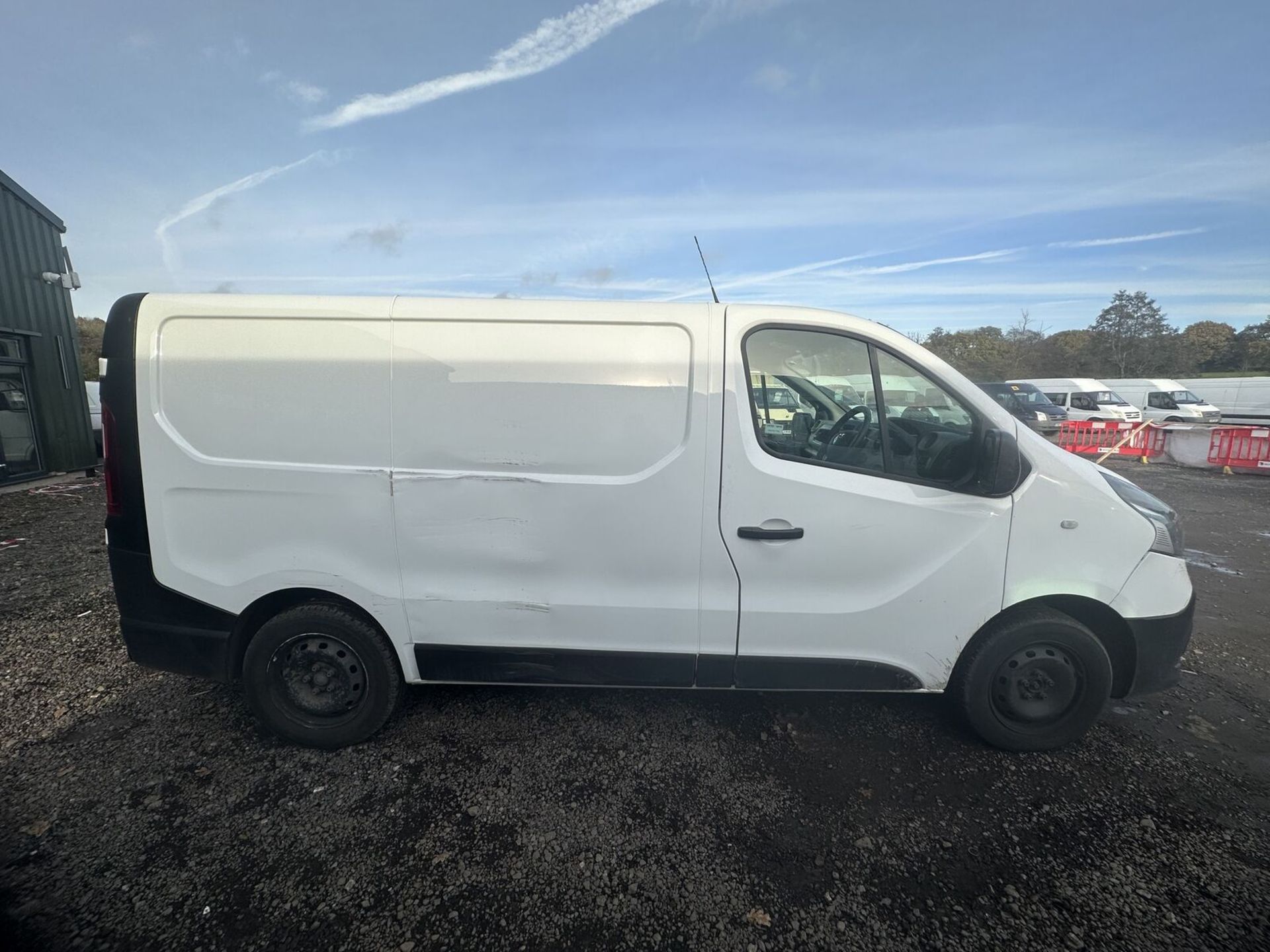 **(ONLY 63K MILEAGE)** BUSINESS CLASS: '68 PLATE RENAULT TRAFIC - MOT APRIL 2024 - NO VAT ON HAMMER