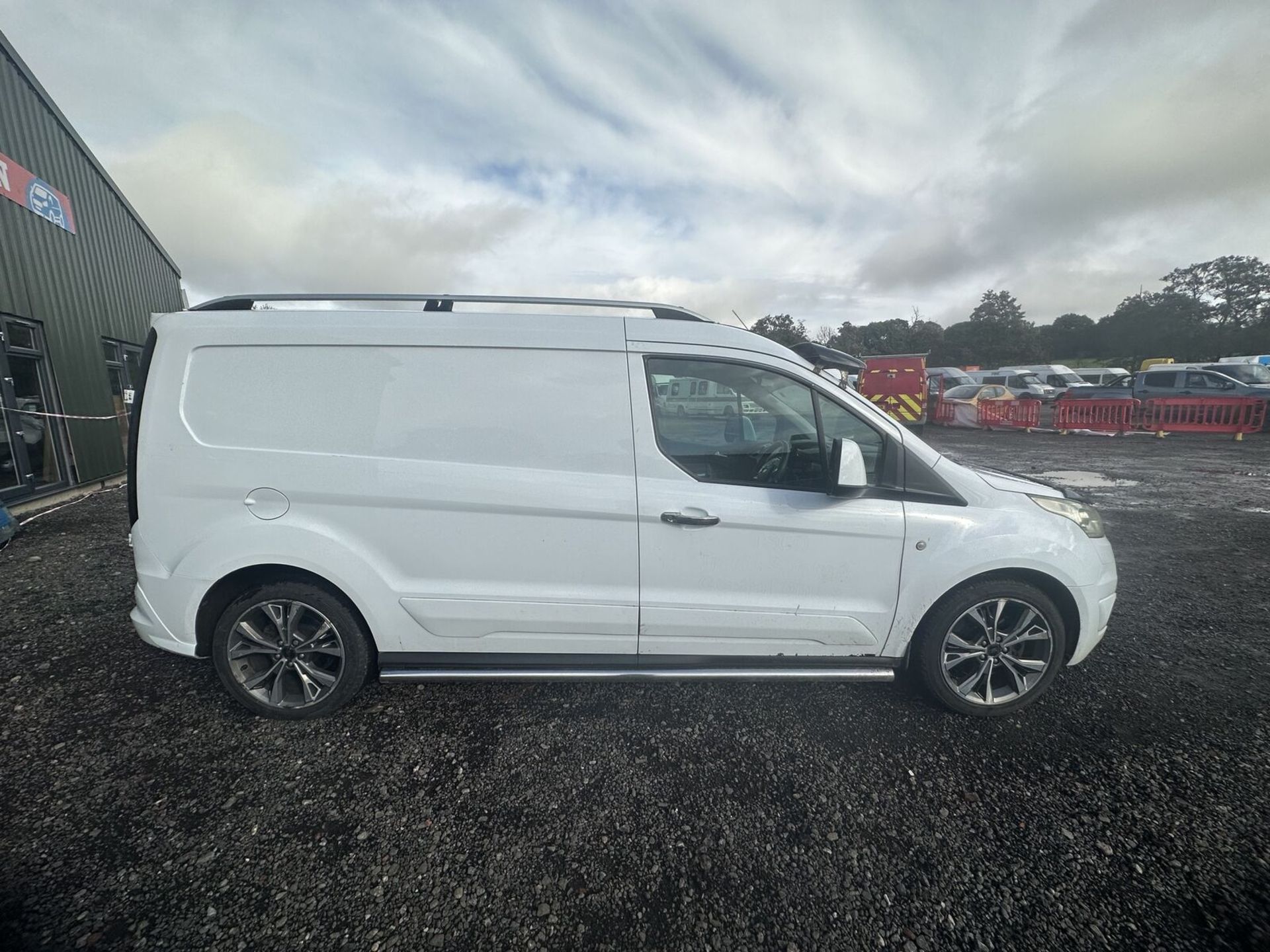 FULL SERVICE HISTORY: 2018 FORD TRANSIT CONNECT VAN - MOT AUG 2024 - NO VAT ON THE HAMMER - Image 11 of 14