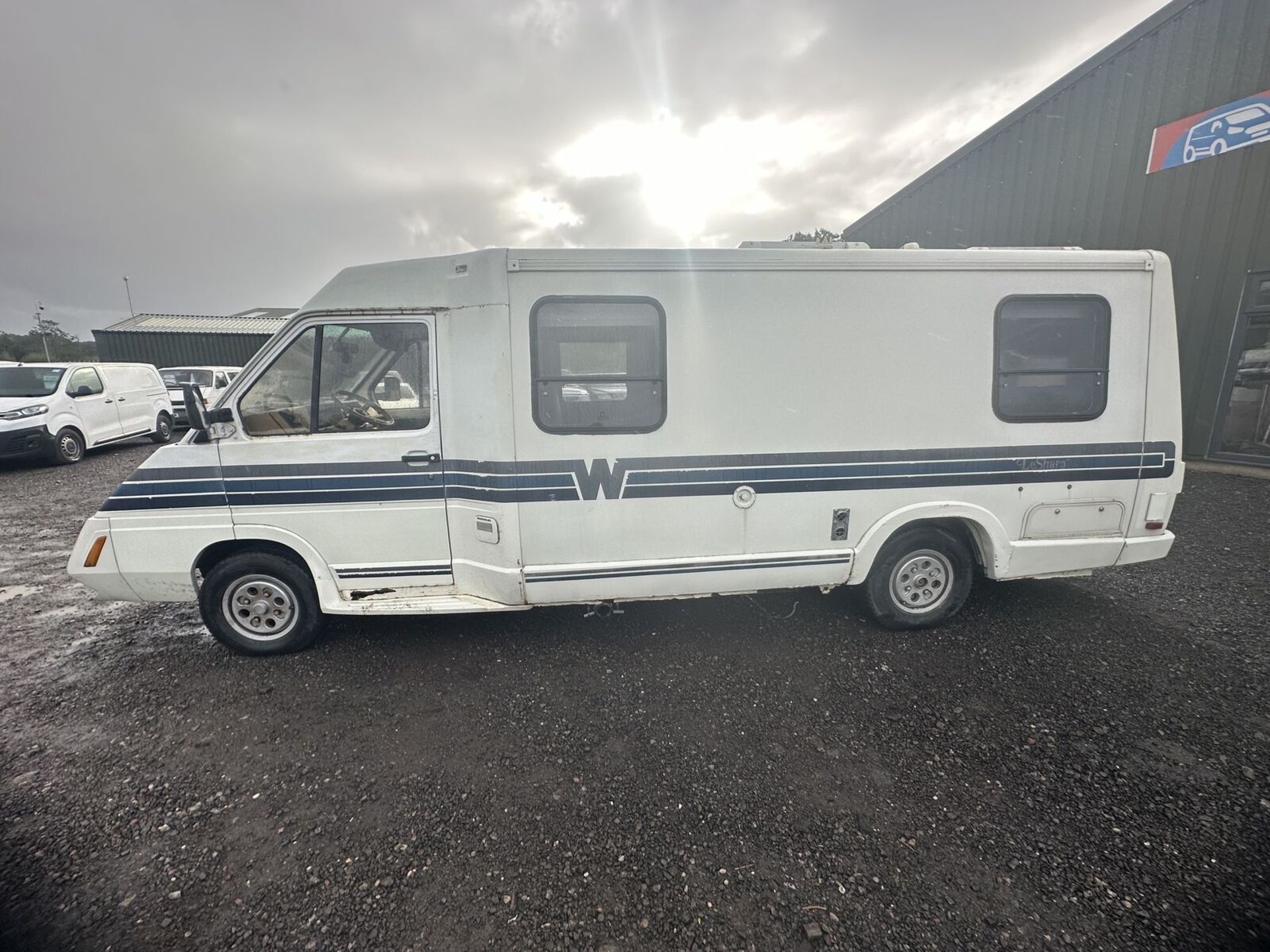 CLASSIC NOMAD'S CHOICE: '90 WINNEBAGO CAMPER, PART SERVICE HISTORY (NO VAT ON HAMMER) - Image 11 of 15