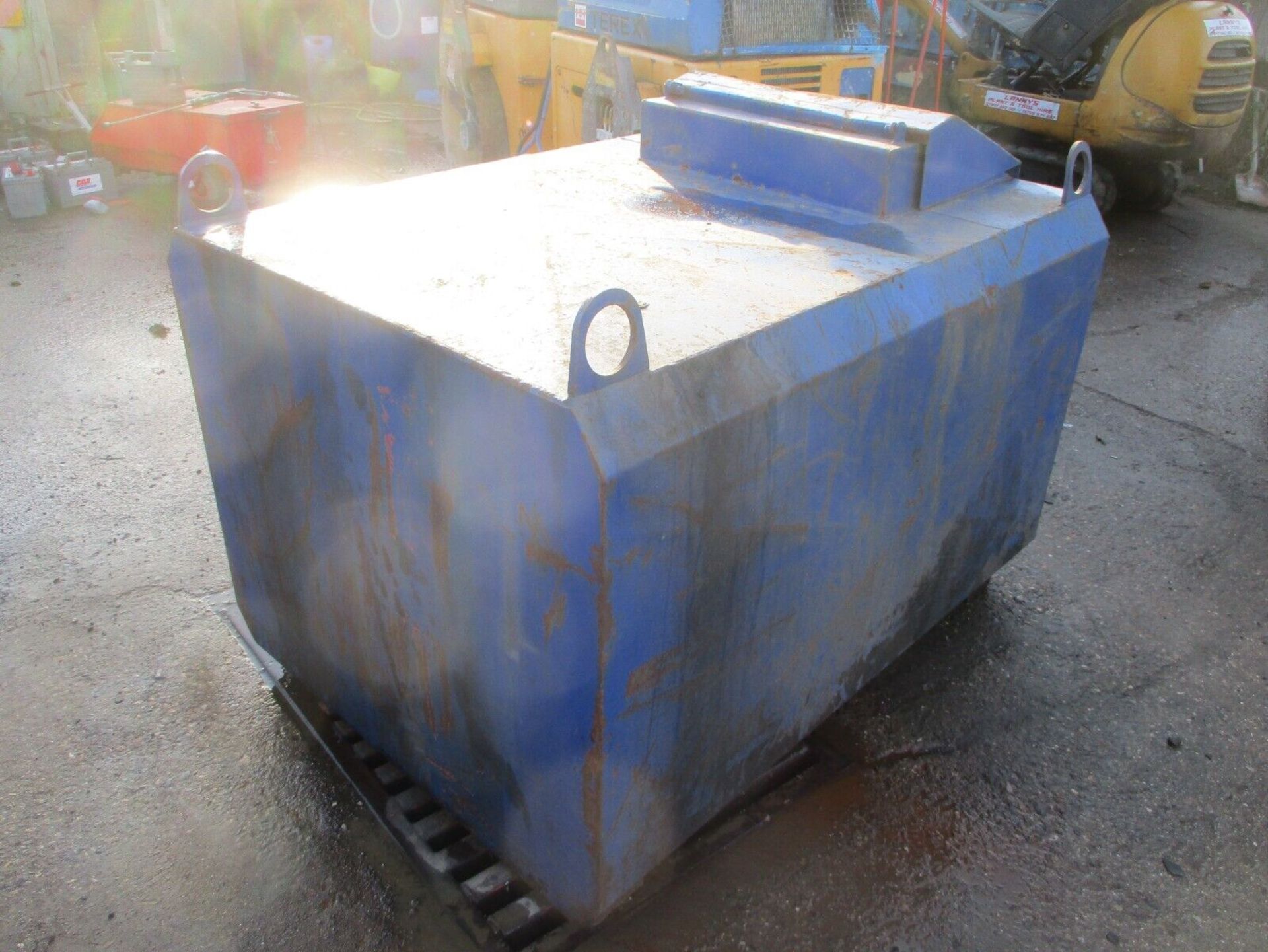 WITH HAND PUM 1000 LITRE BUNDED FUEL TANK - Image 2 of 6