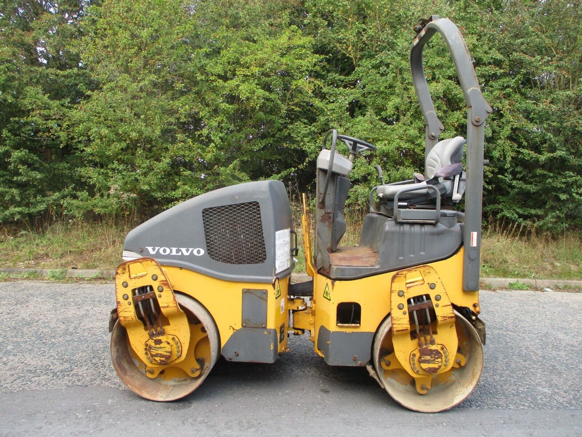 2011 VOLVO DD24 ROLLER 1200MM WIDE - Image 2 of 11