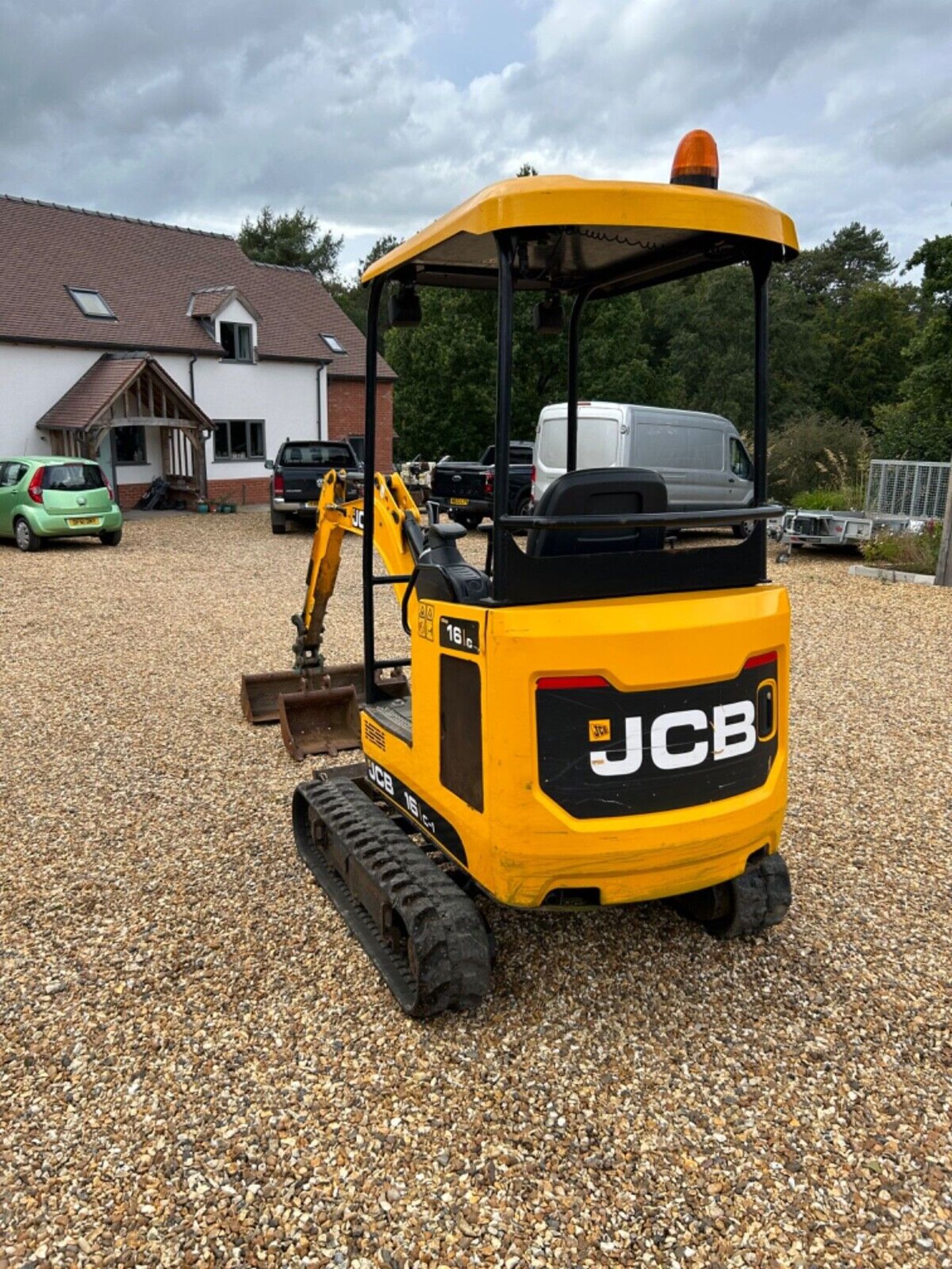 2020 JCB 16C: CHOICE OF HIGH-QUALITY MODERN DIGGER - Image 3 of 12