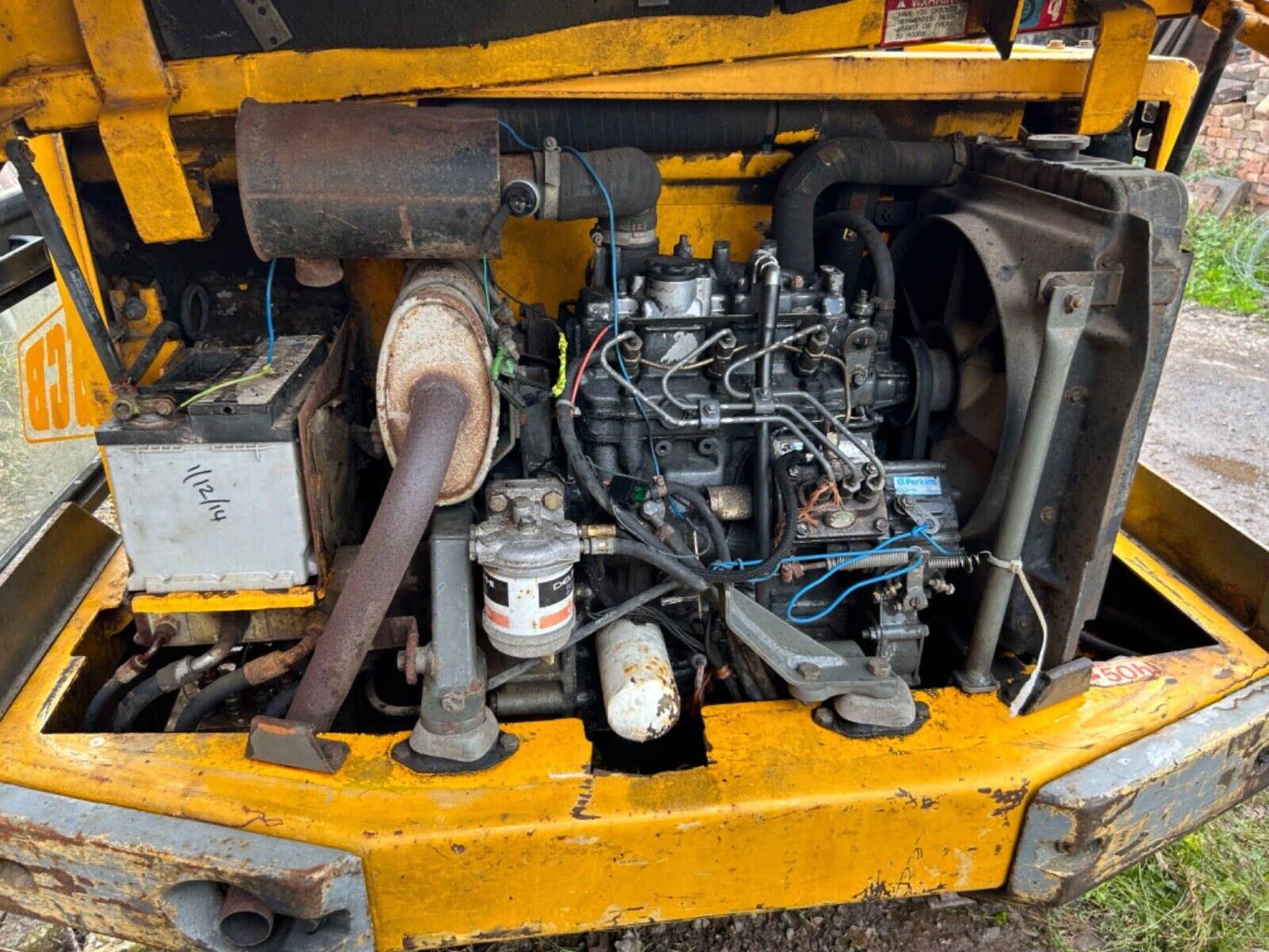 SOLID TRACKS, STRONG DIGGER: 1994 JCB 803 WITH PERKINS ENGINE - Bild 14 aus 14