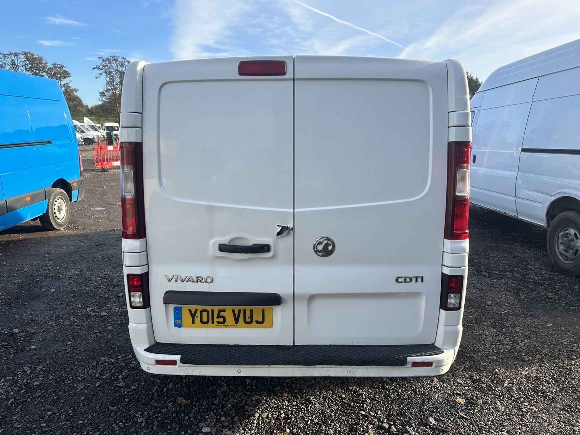 2015 VIVARO TRAFIC: SPORTIVE, MOT FEB 2024 - 140K MILES - NO VAT ON HAMMER - Image 14 of 15