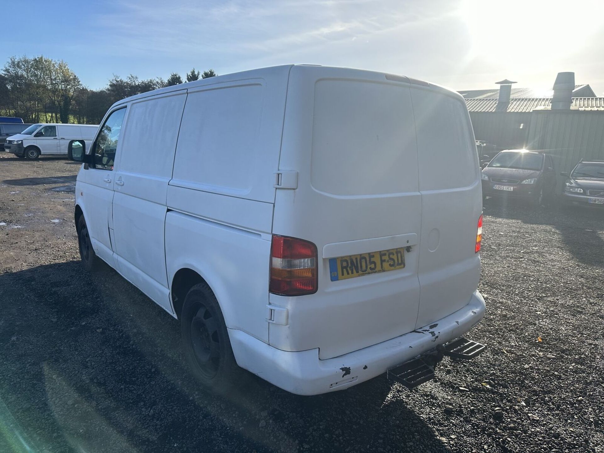 2005 TRANSPORTER T5: DAY VAN CAMPER, CLEAN INTERIOR - MOT NOV 2024 - NO VAT ON HAMMER - Image 12 of 15