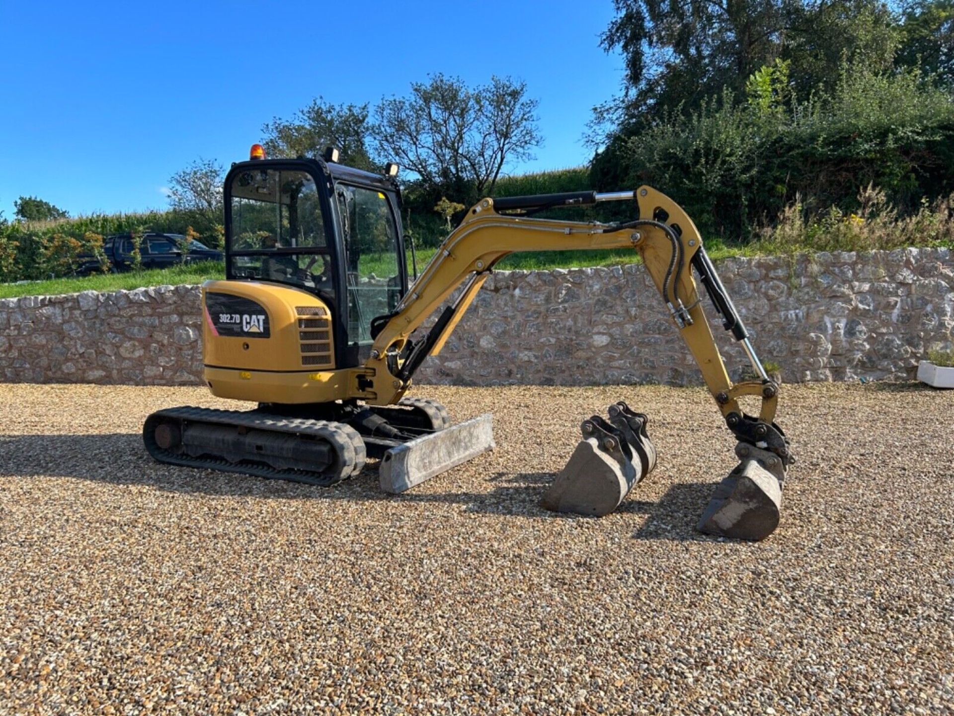 DEPENDABLE WORKHORSE: CAT 302.7 3-TON DIGGER FOR SALE - Image 2 of 15