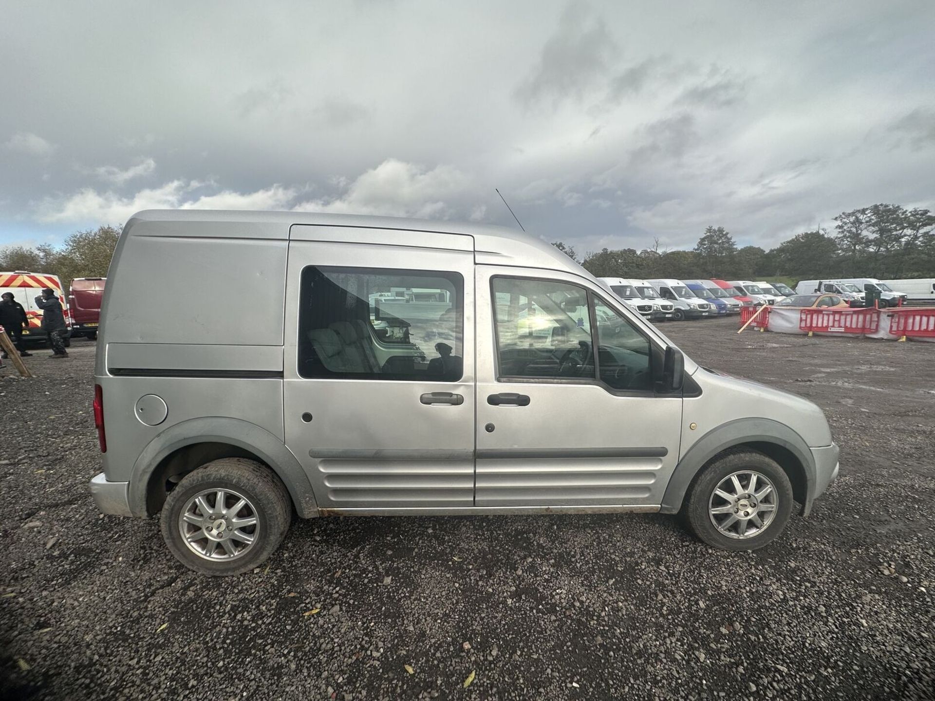 2013 FORD TRANSIT CONNECT CREW: SPACIOUS 5-SEATER