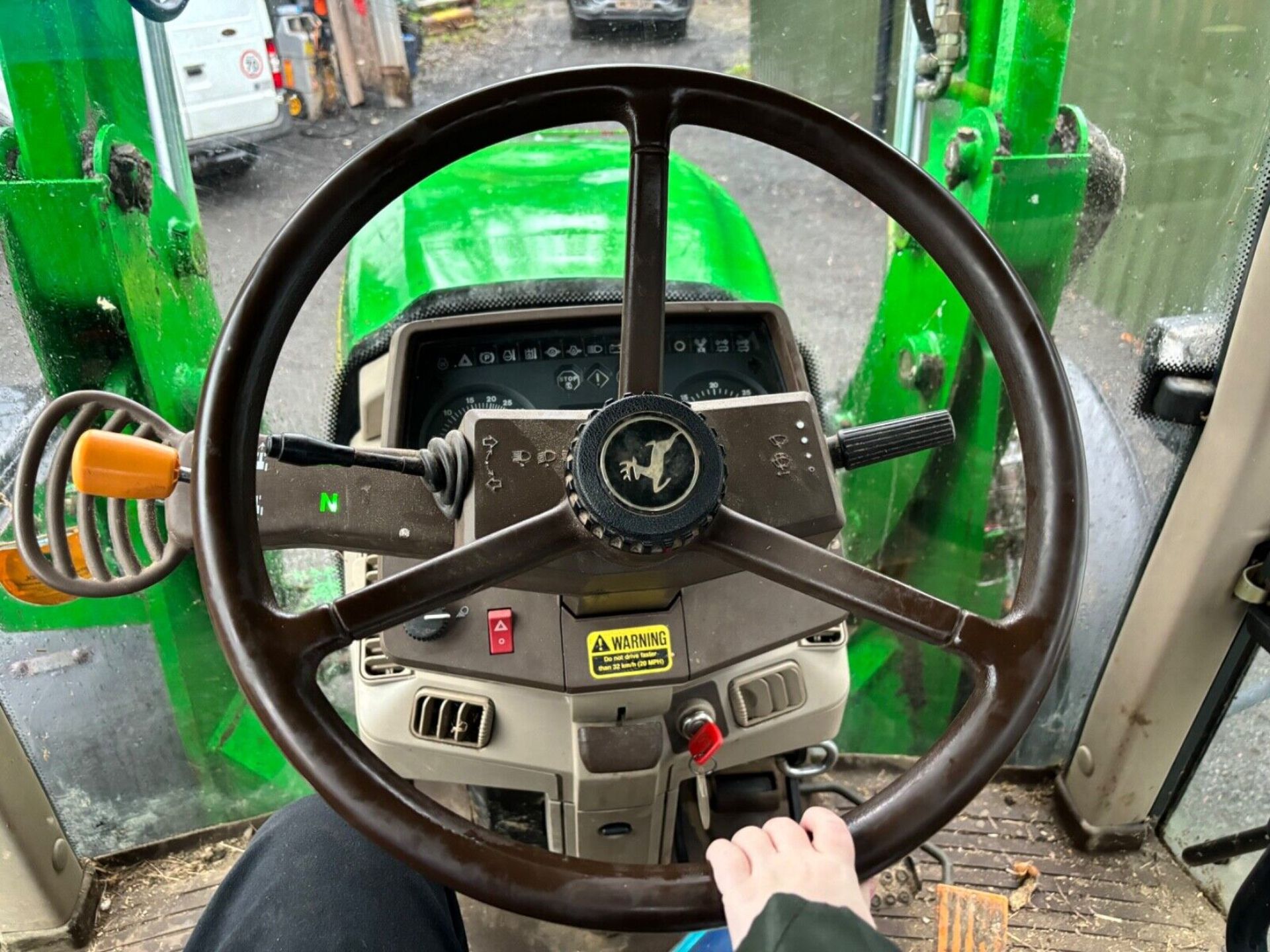 (ONLY 3.5K HOURS) JOHN DEERE 6220 SE TRACTOR WITH JOHN DEERE 631 LOADER - Image 2 of 22