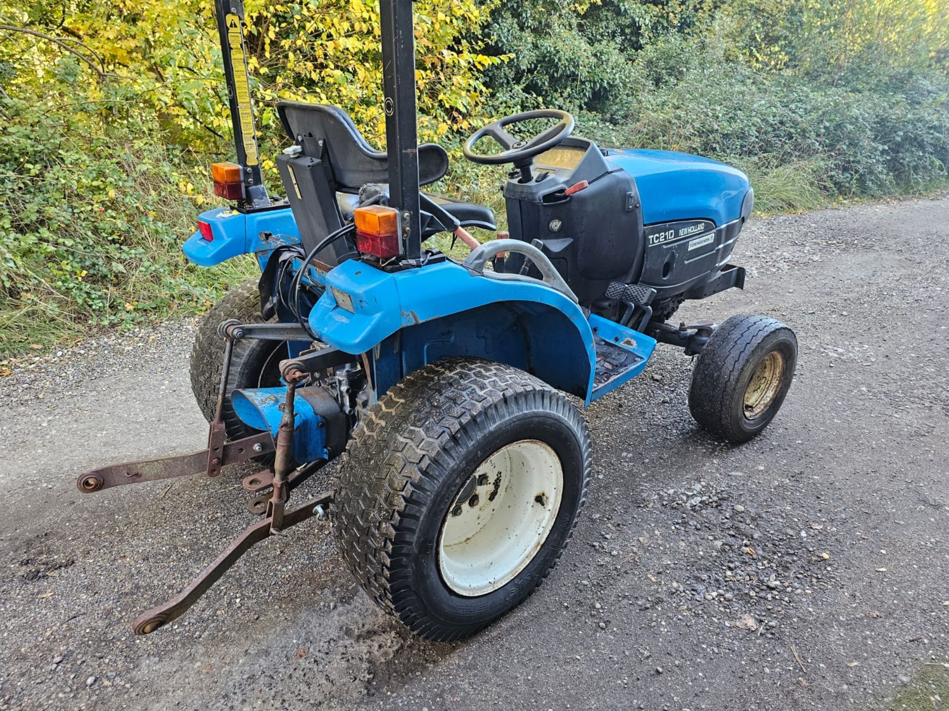 4X4 NEW HOLLAND TC210 RUNS AND DRIVES - Image 4 of 4