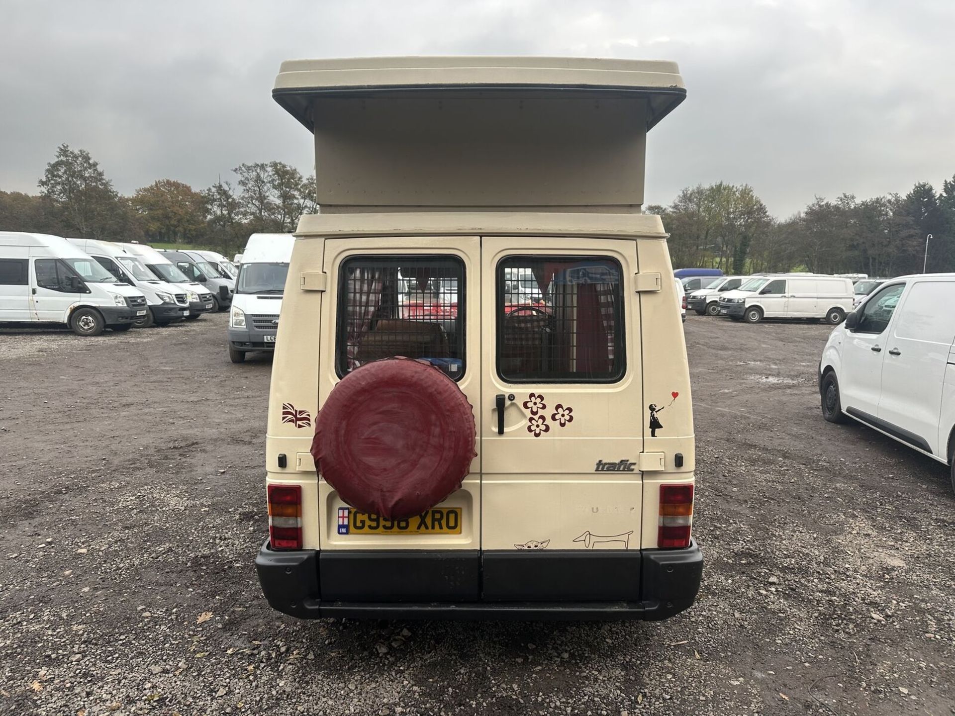 VINTAGE CHARM: 1990 RENAULT TRAFIC CLASSIC CAMPER - NO VAT ON HAMMER - Image 2 of 15