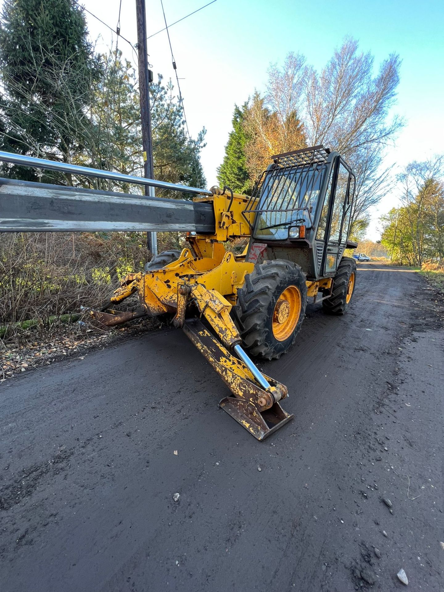 ROAD-READY JCB 530-120: POWER AND PRECISION IN MOTION - Image 5 of 14