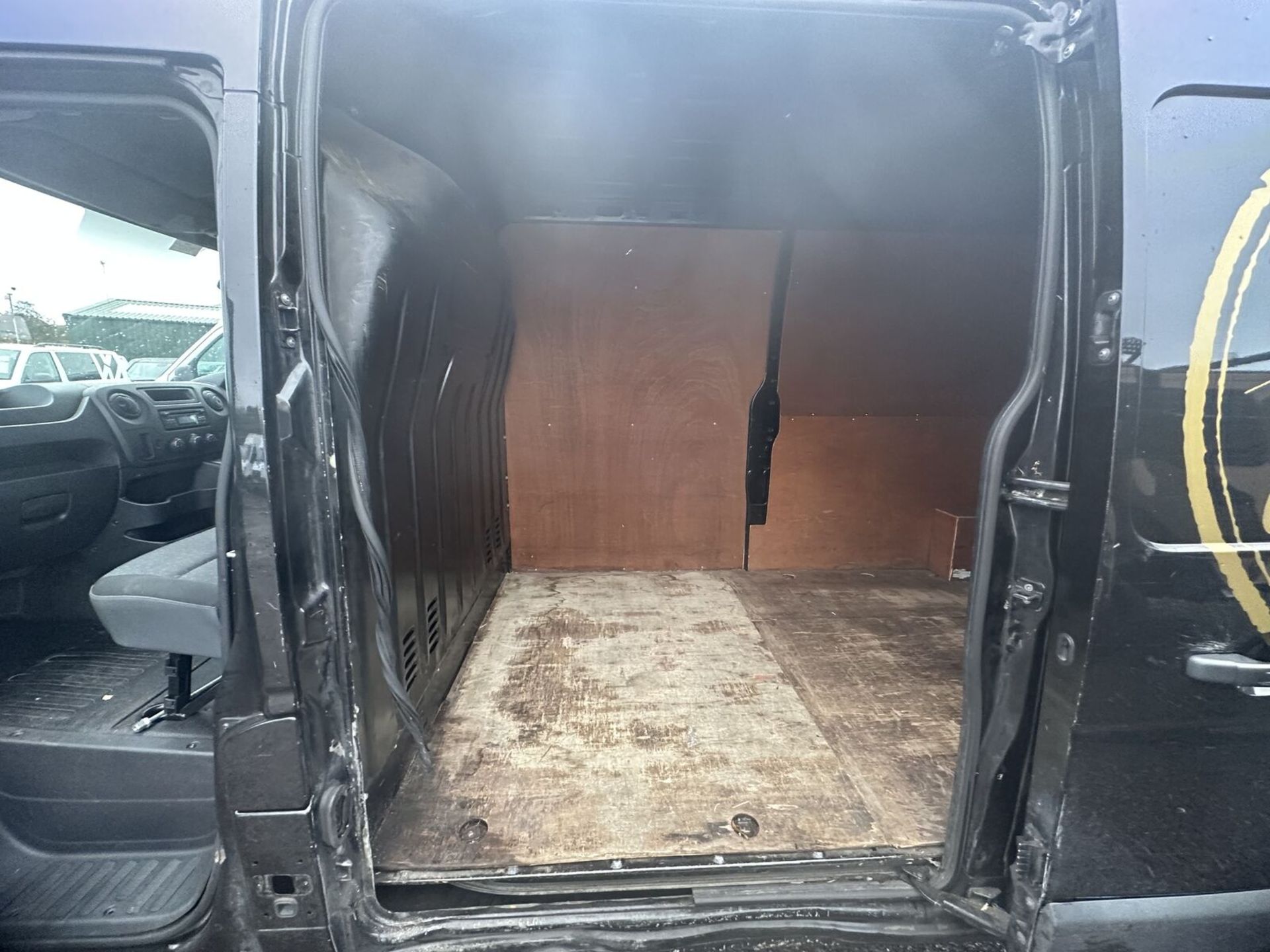 MOVANO PANEL VAN: 2018 VAUXHALL, RELIABLE RUN, CLEAR HISTORY - NO VAT ON HAMMER - Image 14 of 15