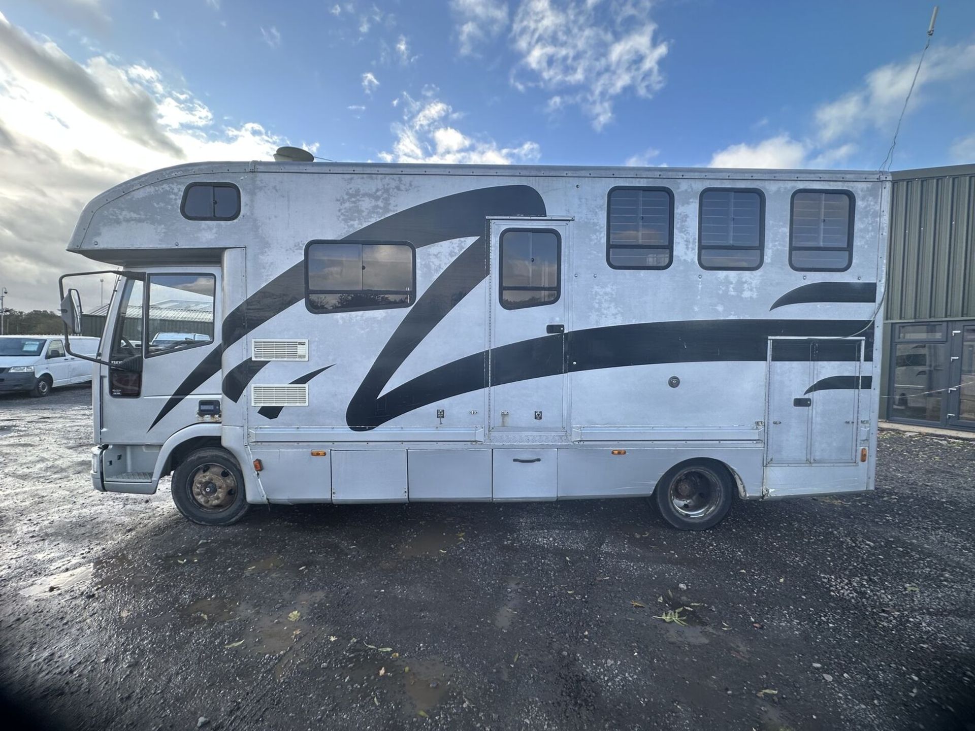 EQUESTRIAN HAVEN: 1998 IVECO-FORD 75E15 HORSEBOX CAMPER - NO VAT ON HAMMER - Image 15 of 15