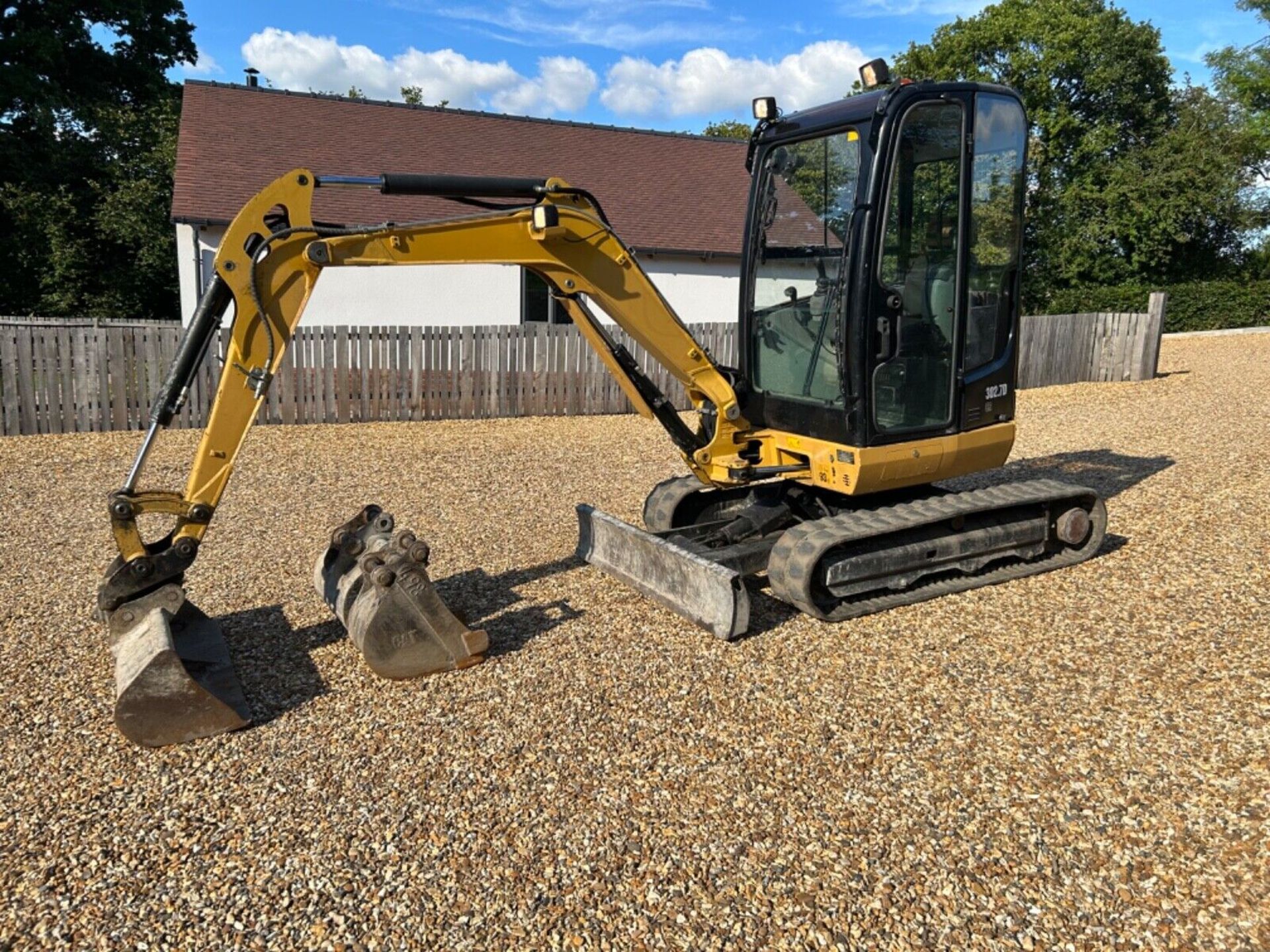 DEPENDABLE WORKHORSE: CAT 302.7 3-TON DIGGER FOR SALE - Image 7 of 15
