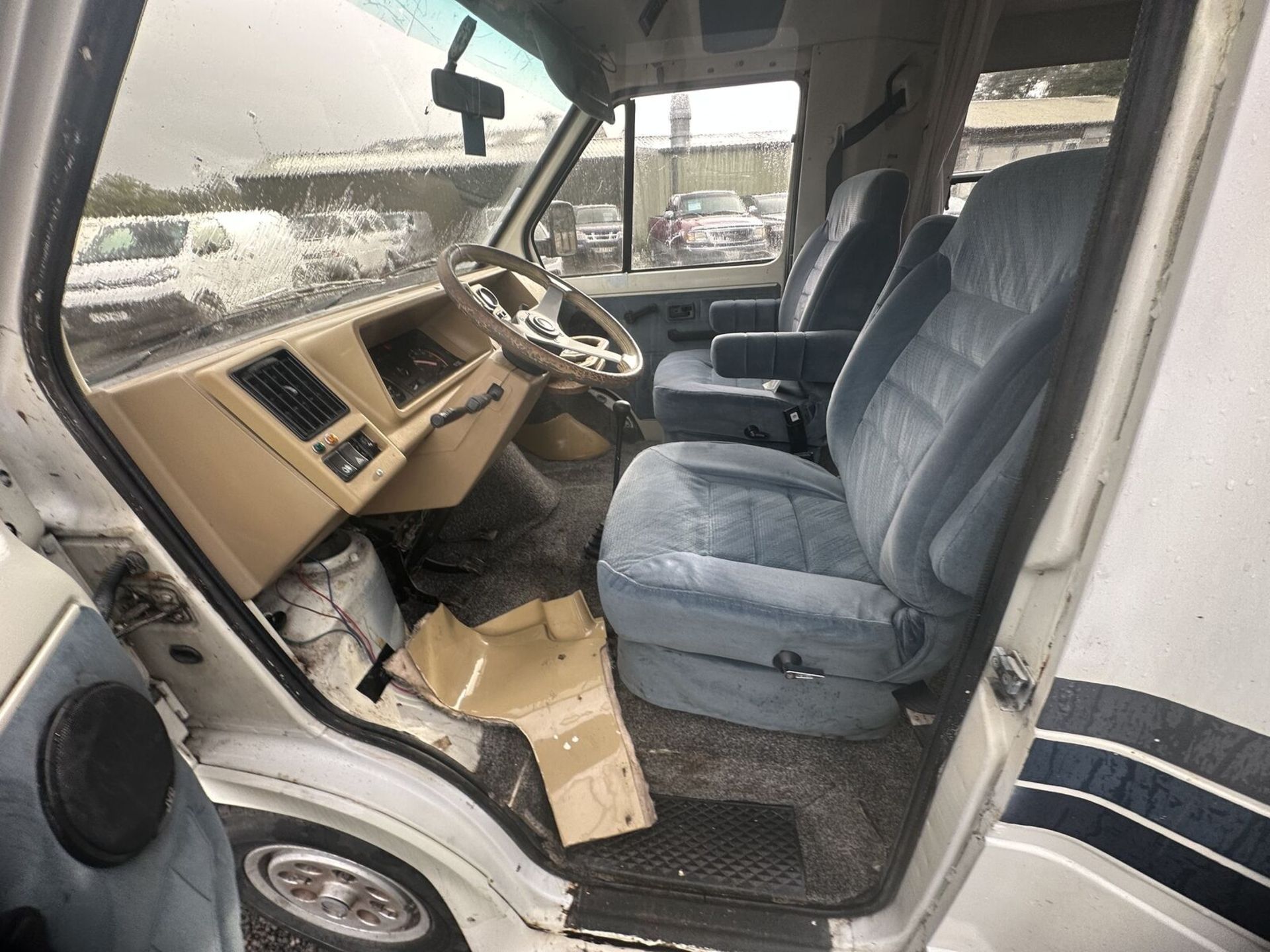 CLASSIC NOMAD'S CHOICE: '90 WINNEBAGO CAMPER, PART SERVICE HISTORY (NO VAT ON HAMMER) - Image 5 of 15