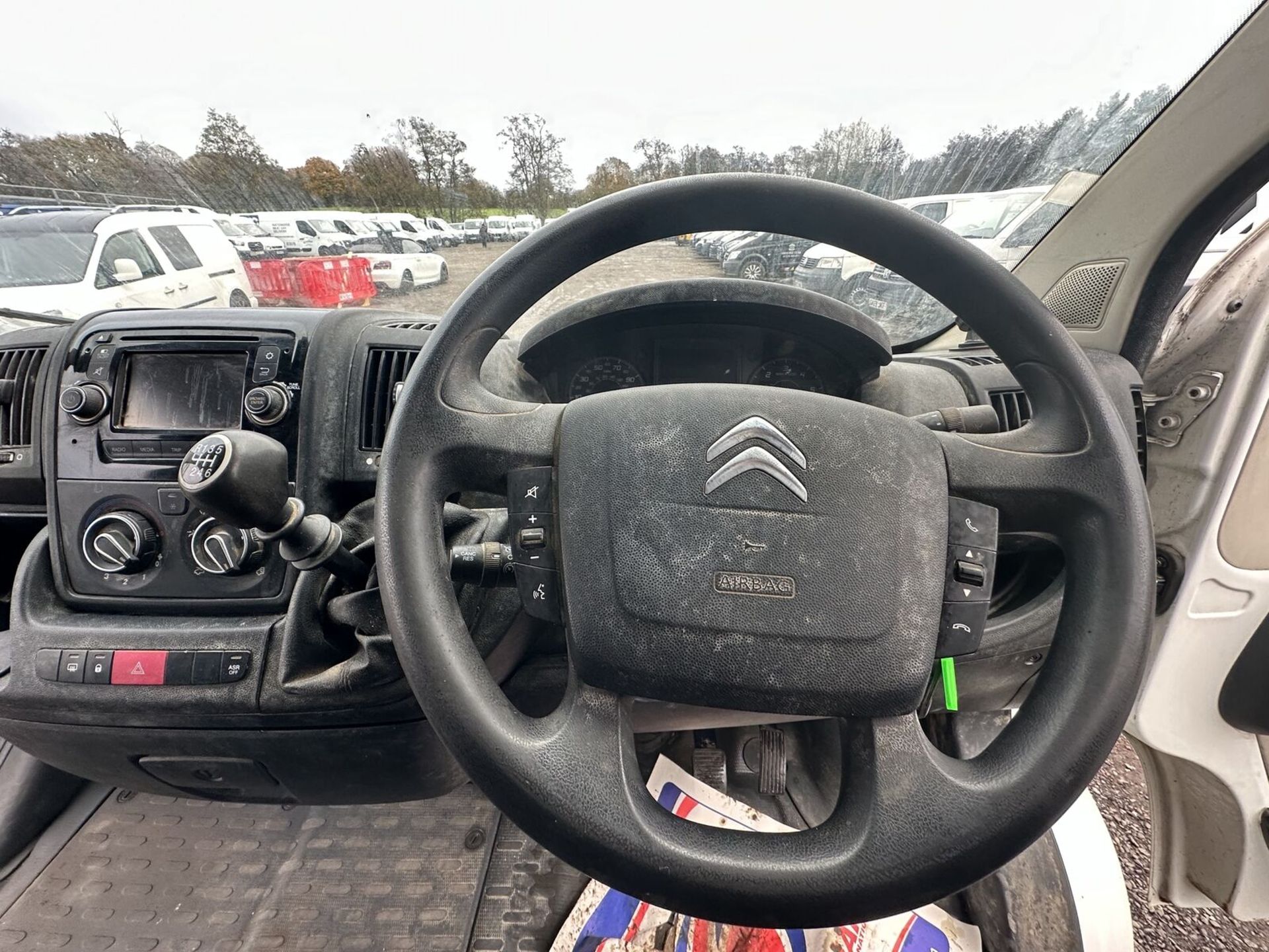 FLATBED FIXER: CITROEN RELAY, GEARBOX STUCK IN 1ST - MOT JAN 2024 - NO VAT ON HAMMER - Image 6 of 14