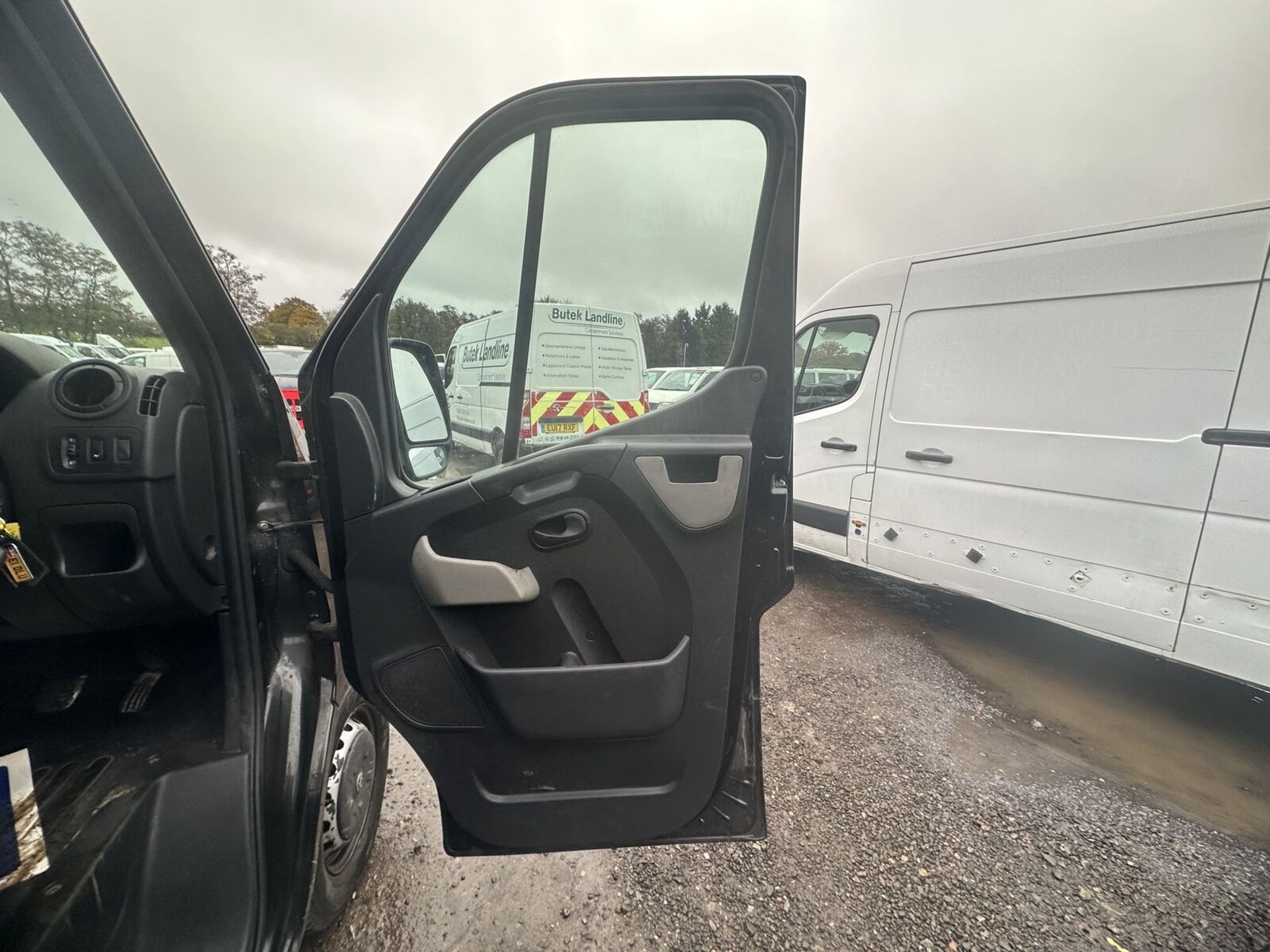 MOVANO PANEL VAN: 2018 VAUXHALL, RELIABLE RUN, CLEAR HISTORY - NO VAT ON HAMMER - Image 9 of 15