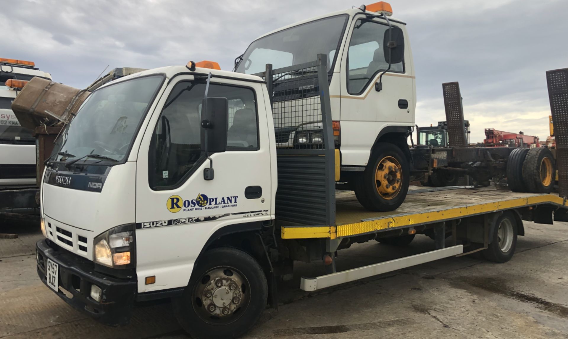 NQR 7.5 TON ISUZU CAB AND CHASSIS - Image 2 of 9