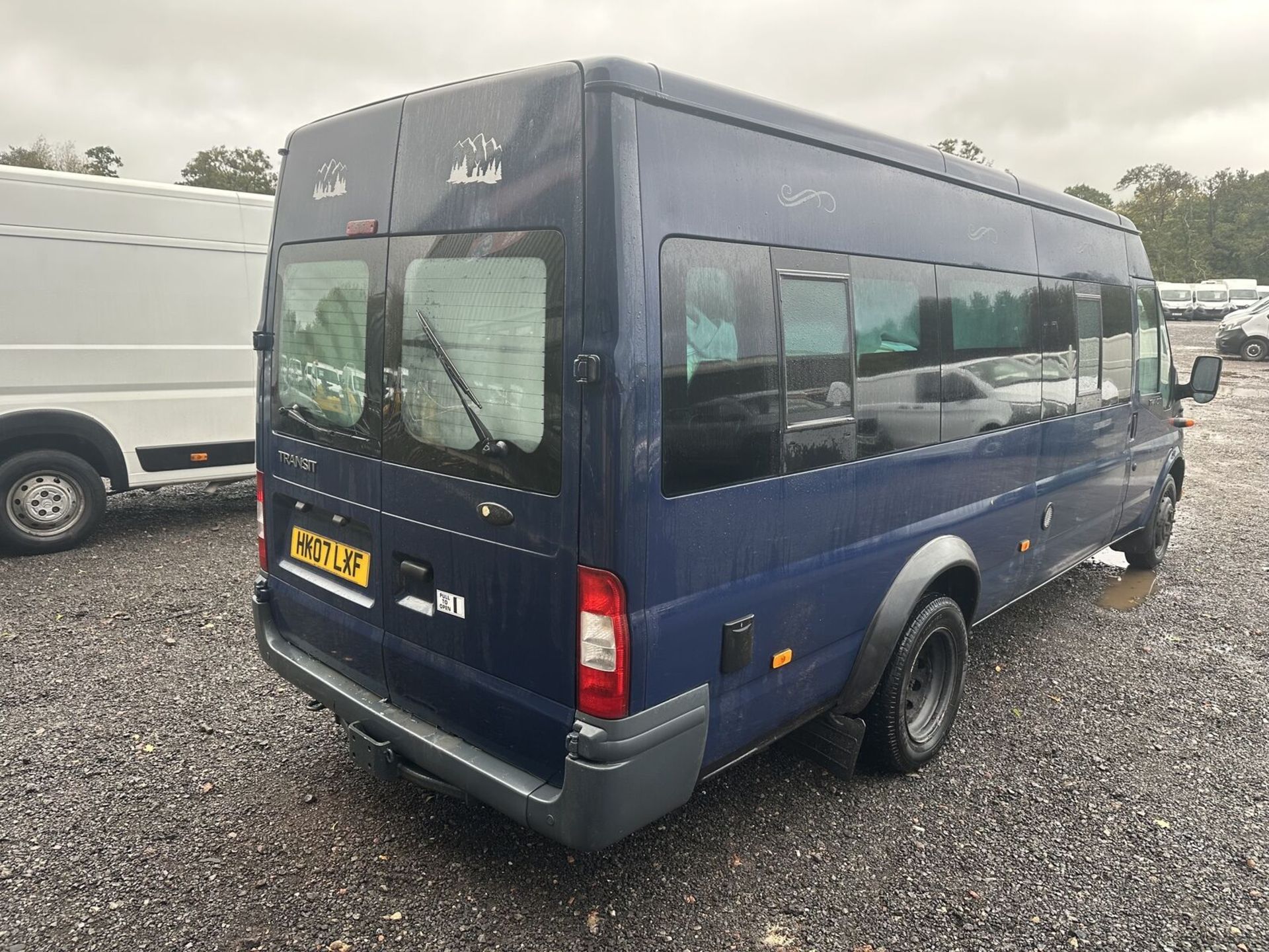 BLUE BEAUTY: TRANSIT CAMPER MOTORHOME ADVENTURE 131K MILES - MOT: MARCH 2024 - NO VAT ON HAMMER - Image 14 of 15