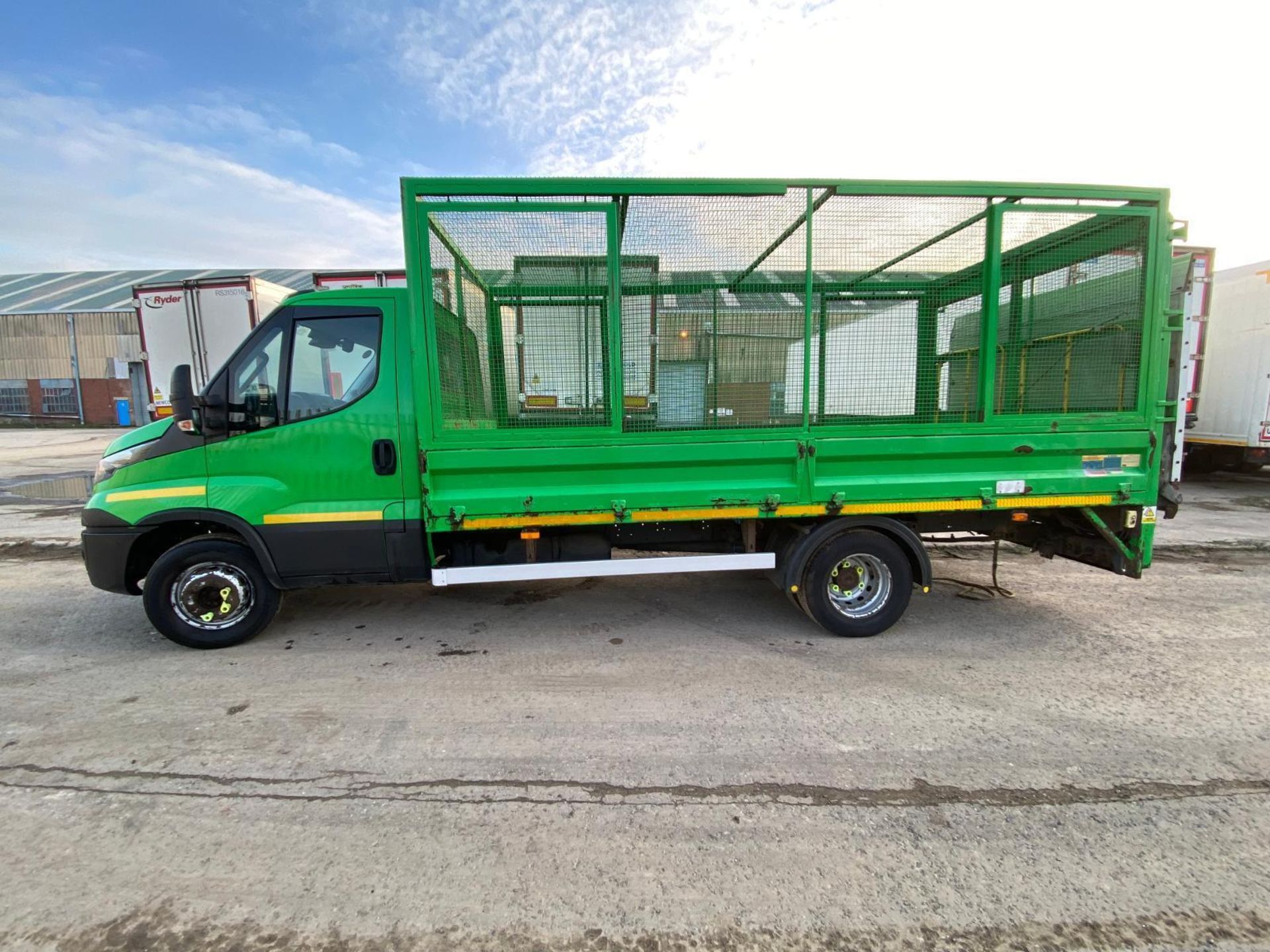 2017 IVECO DAILY 72C 180 7.2TON EURO6 CAGE FLATBED TRUCK WITH TAILLIFT - REQUIRES ATTENTION - Image 8 of 12