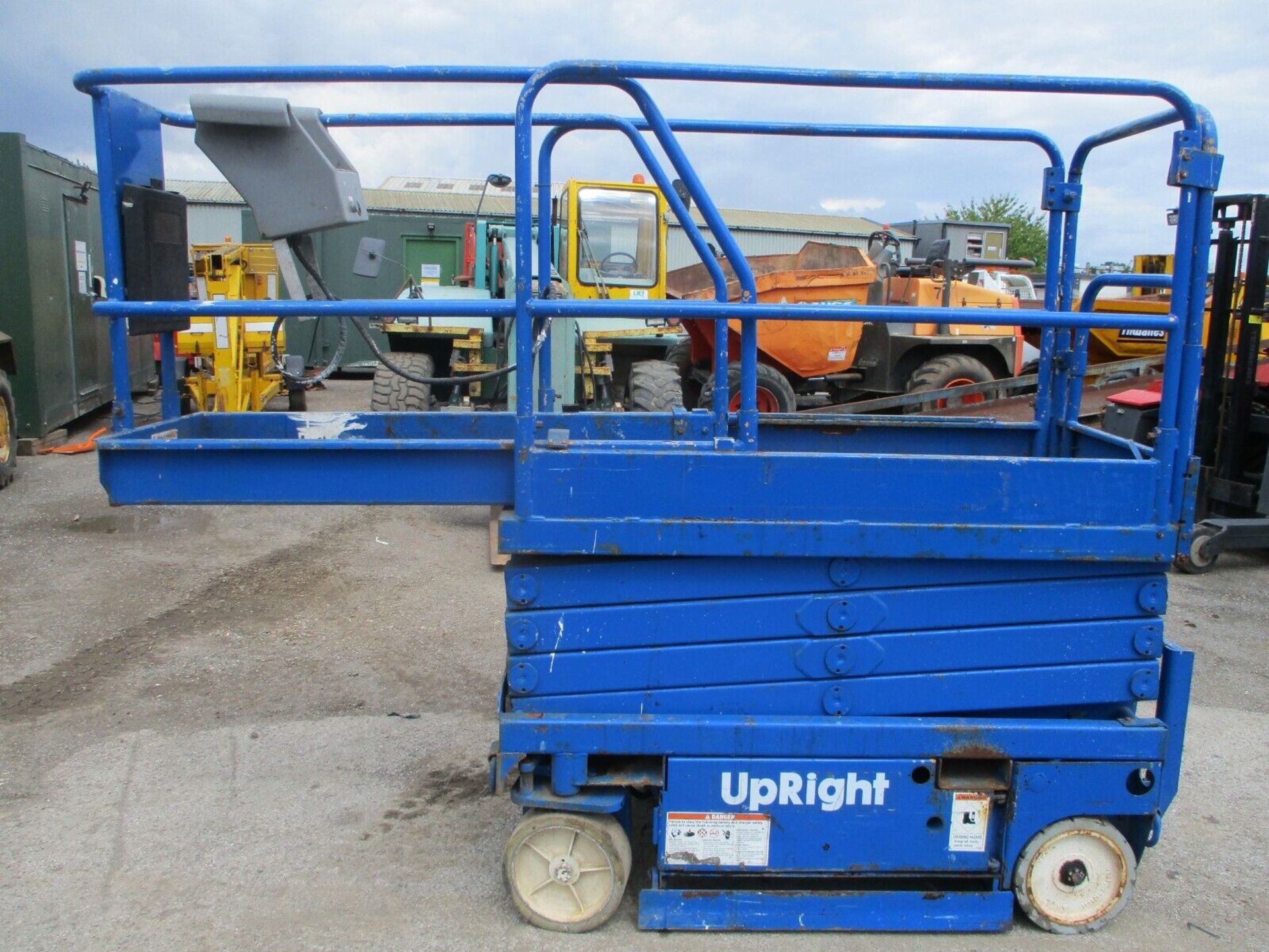 UPRIGHT MX19 SCISSOR LIFT ACCESS PLATFORM CHERRY PICKER GENIE 3219 SKYJACK - Image 3 of 10