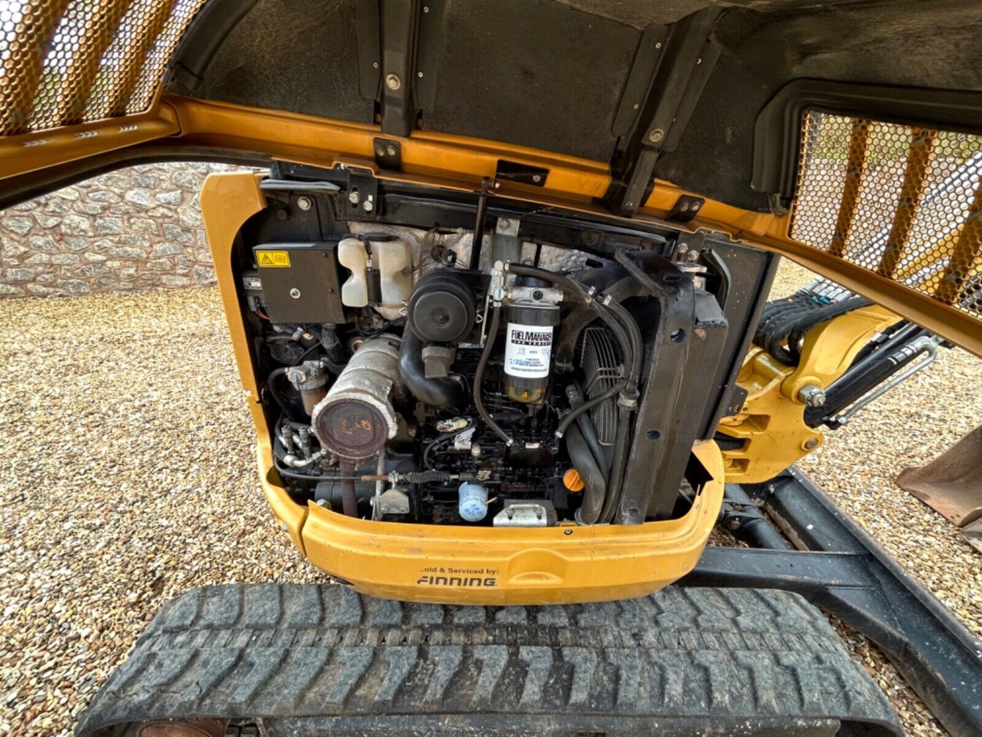 2015 CAT 302.7: COMPACT POWERHOUSE WITH LOW HOUR - Image 11 of 12