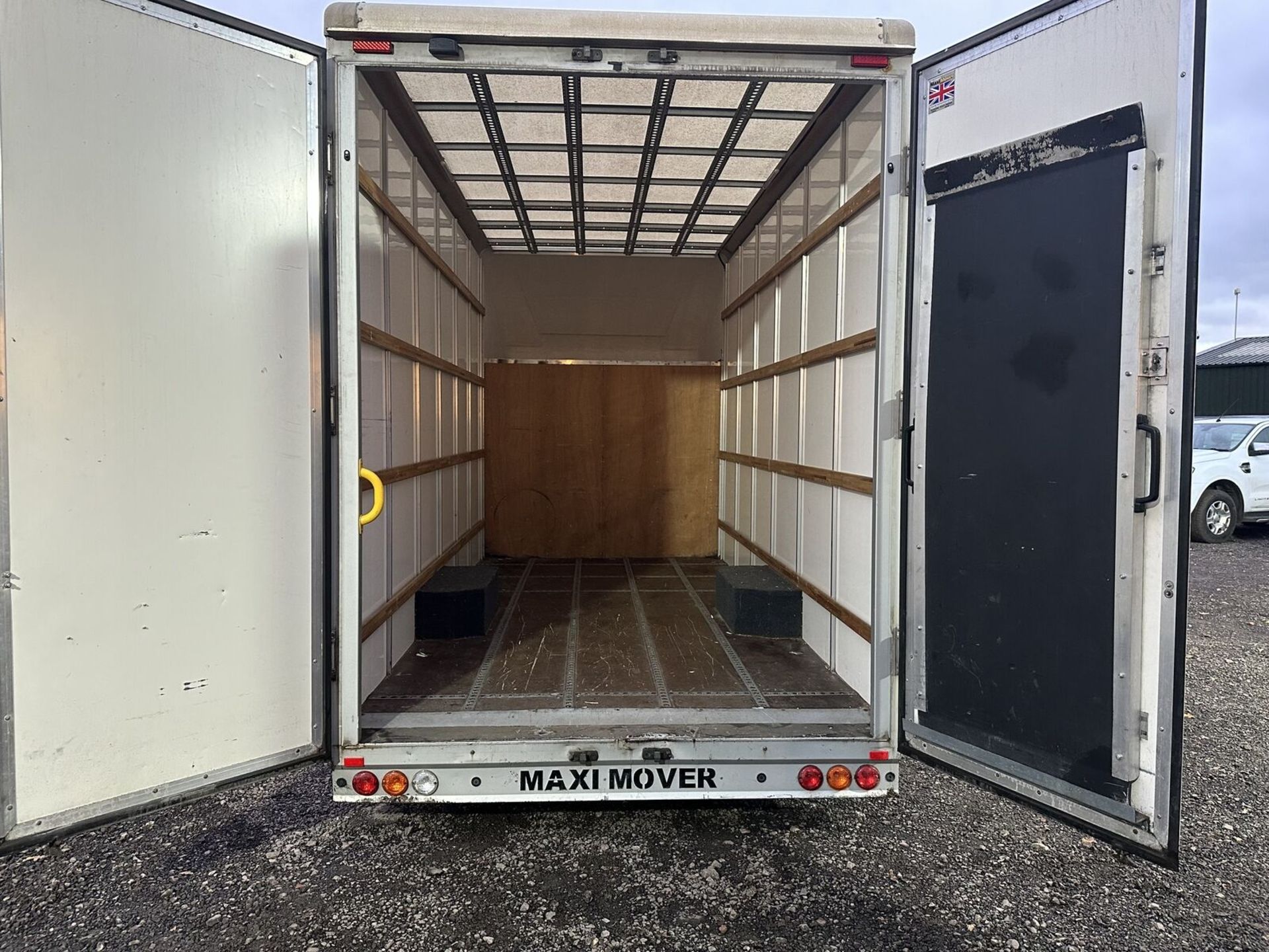 WORK VAN ALERT: 2017 PEUGEOT BOXER LUTON, LOW LOADER - NO VAT ON HAMMER - Image 3 of 5