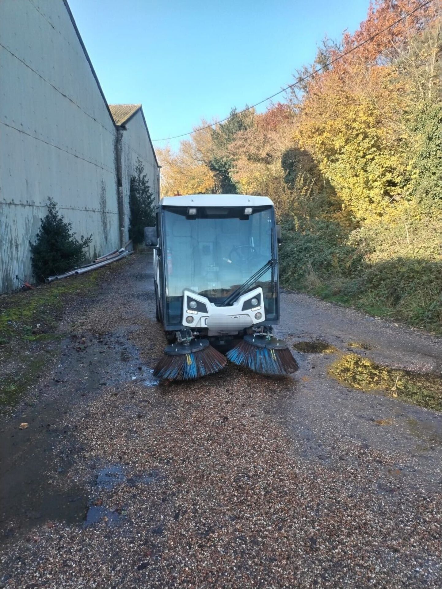 2013 JOHNSTON ROAD SWEEPER HYDROSTATIC - Image 5 of 7