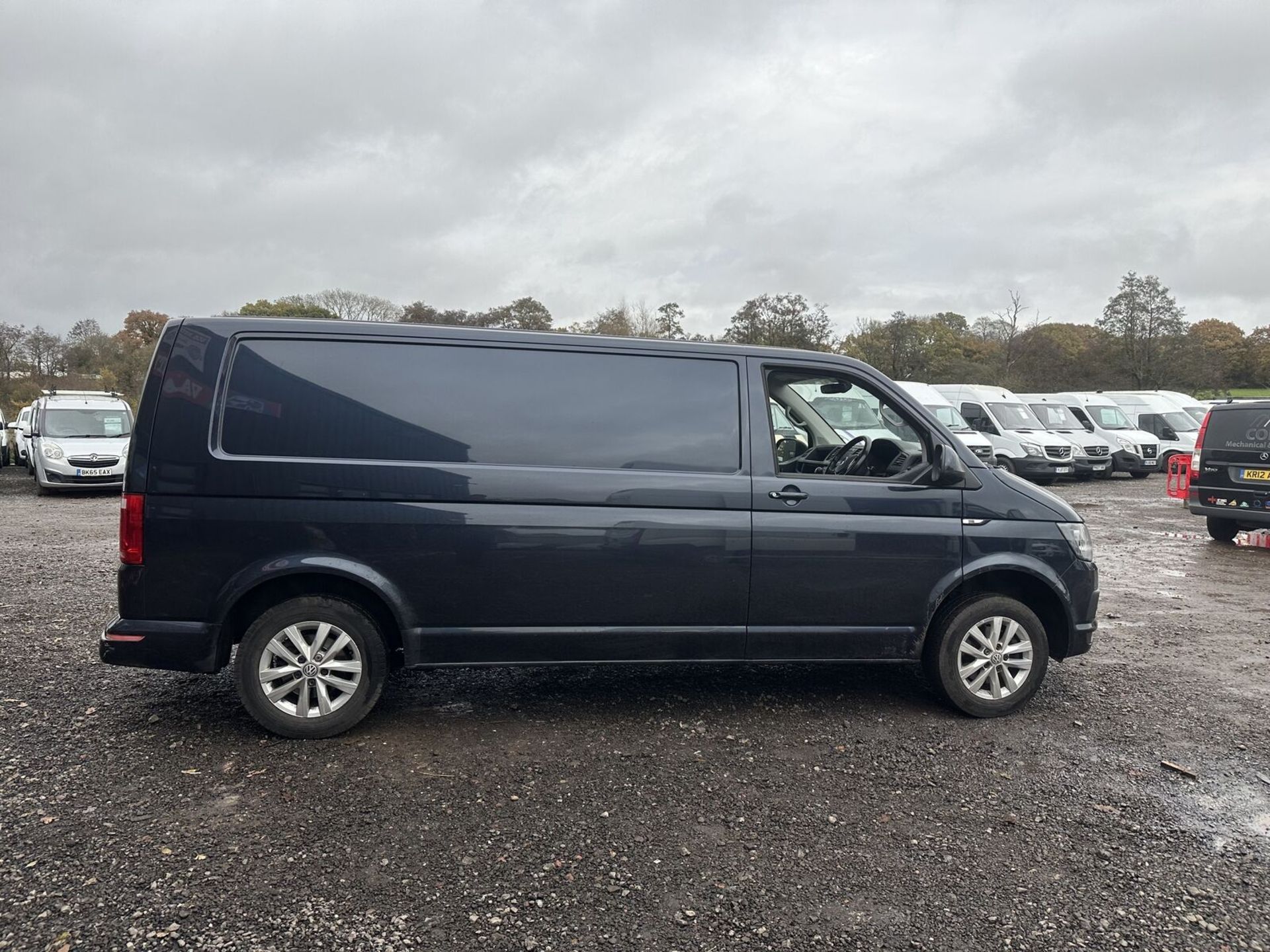 VW TRANSPORTER PANEL VAN: EURO 6, PART SERVICE HISTORY ONLY 130K - NO VAT ON HAMMER - Image 4 of 15