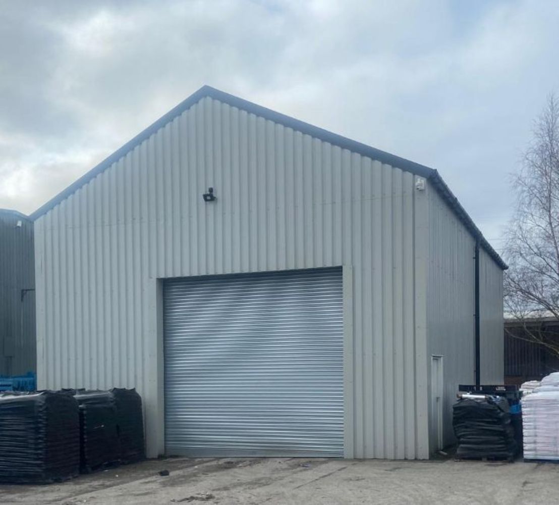 LAST CHANCE!!! PLACE YOUR BID NOW! COMMERCIAL WAREHOUSE BUILDING 14M LONG X 9M WIDE X 6M TO EAVES - ENDING NOW!!!