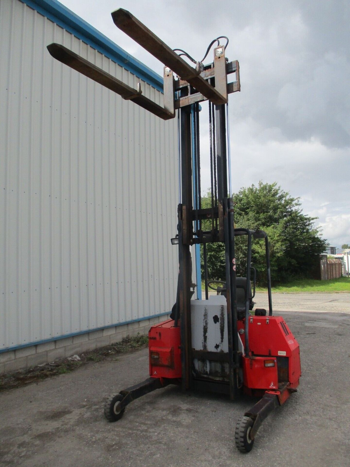 PALFINGER F3-201: YOUR COMPACT 2-TON LIFTING SOLUTION - Image 2 of 11