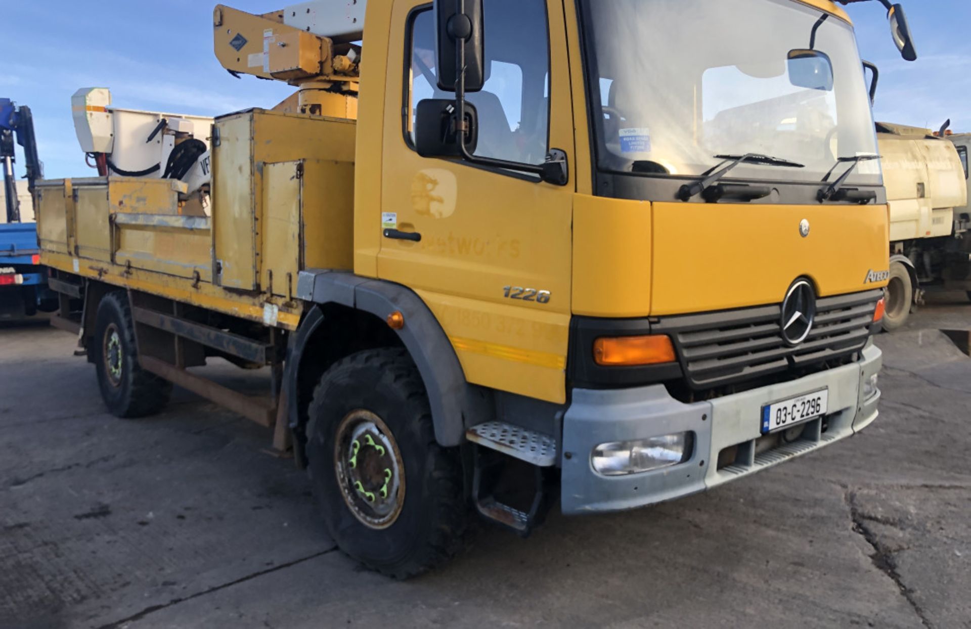 MERCEDES ATEGO 4×4 VERSALIFT MAN LIFT TRUCK