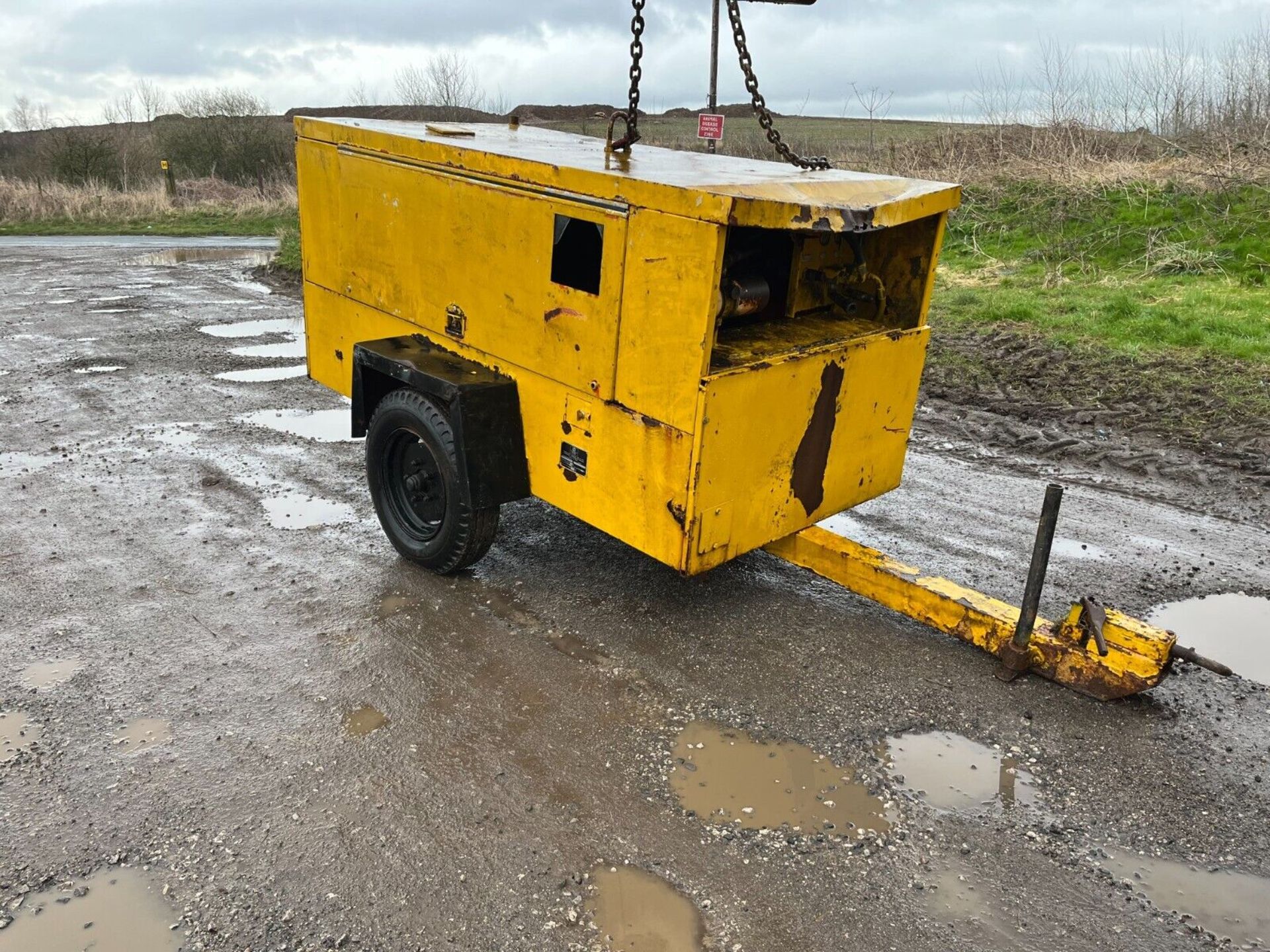 4 CYLINDER DIESEL ENGINE TOWABLE HYDRAULIC POWERPACK FOR CRUSHER SCREENER - Image 3 of 12