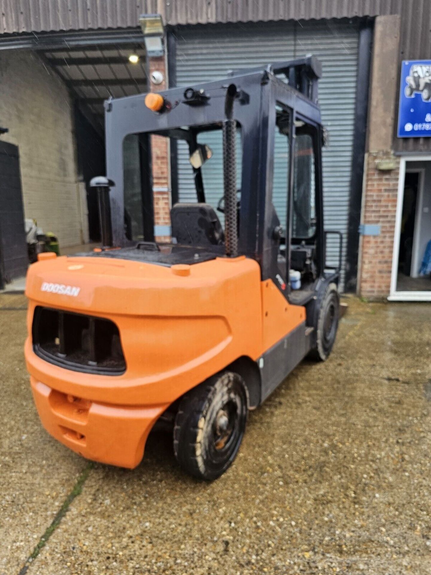 2013 DOOSAN PRO 5 / 5T LIFT / SIDE SHIFT, TILT AND RARE FORK POSITIONING - Image 2 of 4