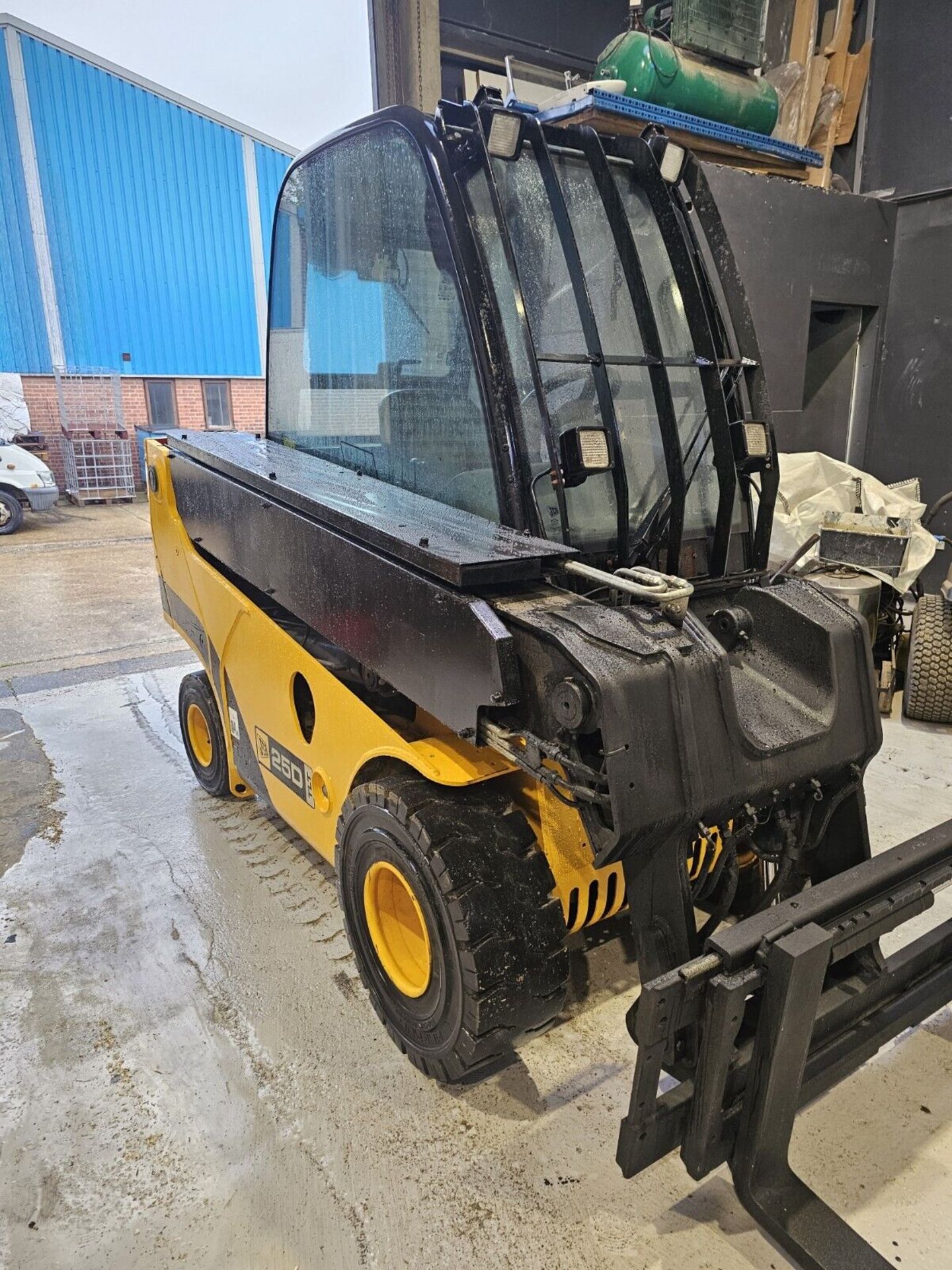 JCB TELETRUK 25D DIESEL FORKLIFT ONLY 1700 HRS