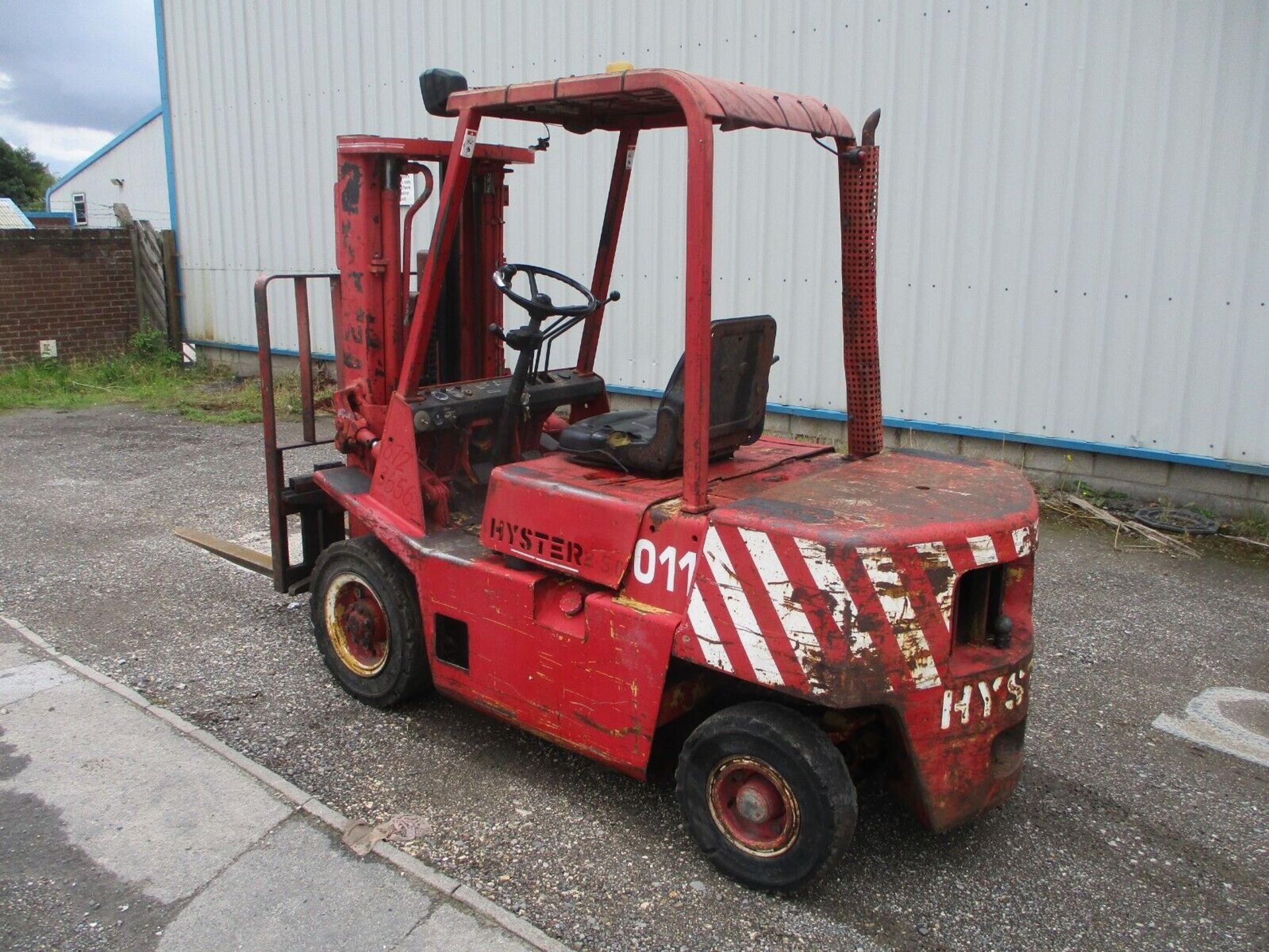 HYSTER 2.5 TON DIESEL FORKLIFT: CONTAINER SPEC EXCELLENCE - Image 8 of 13