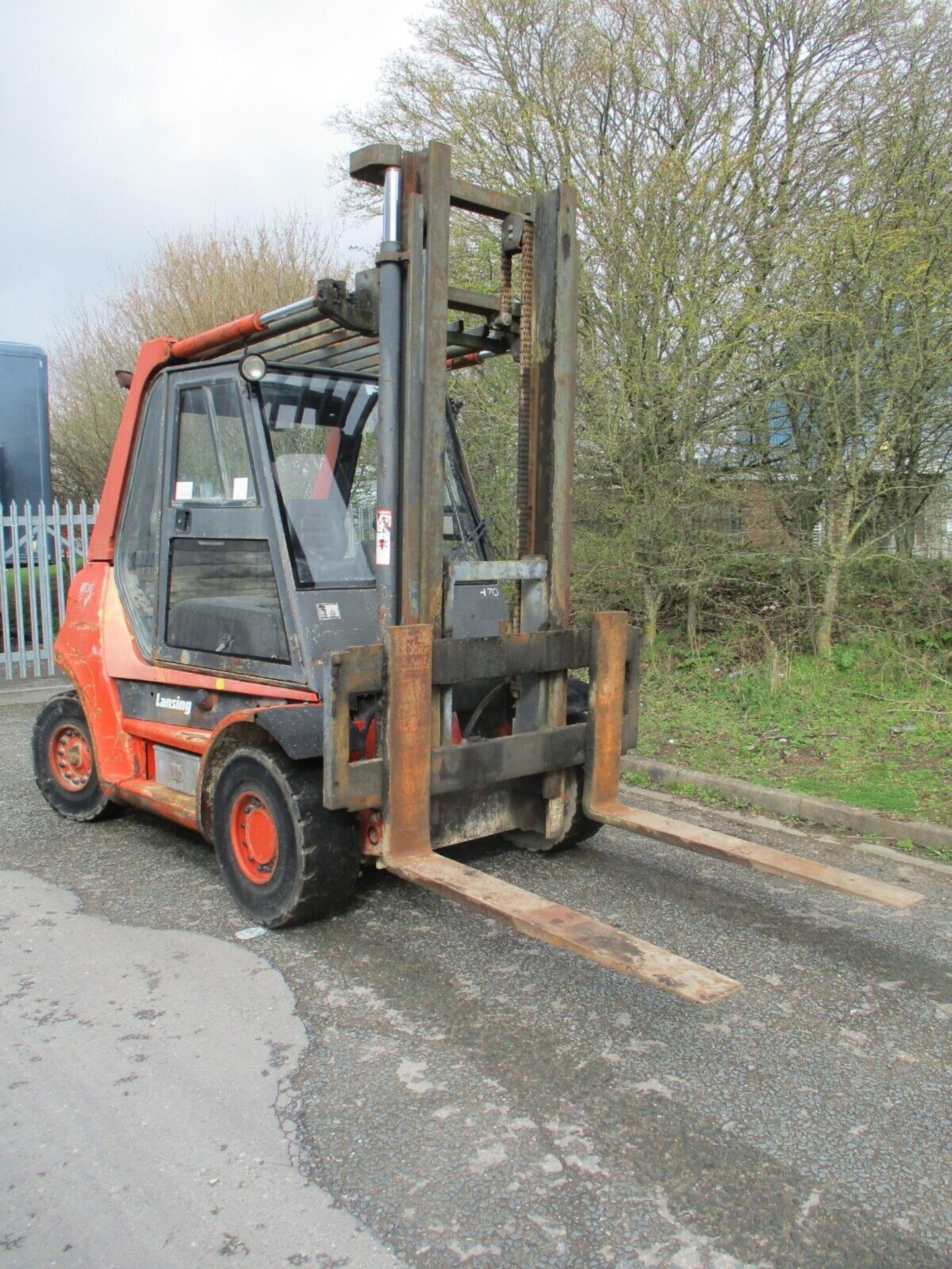 LINDE H70D FORKLIFT: LIFTING POWERHOUSE AT 6500KG - Image 4 of 15