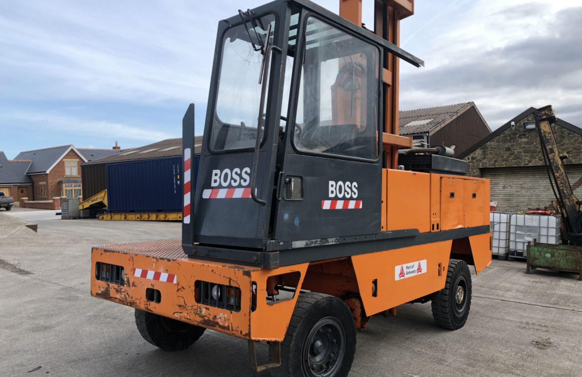 BOSS 556 5 TON SIDELOADER FORKLIFT