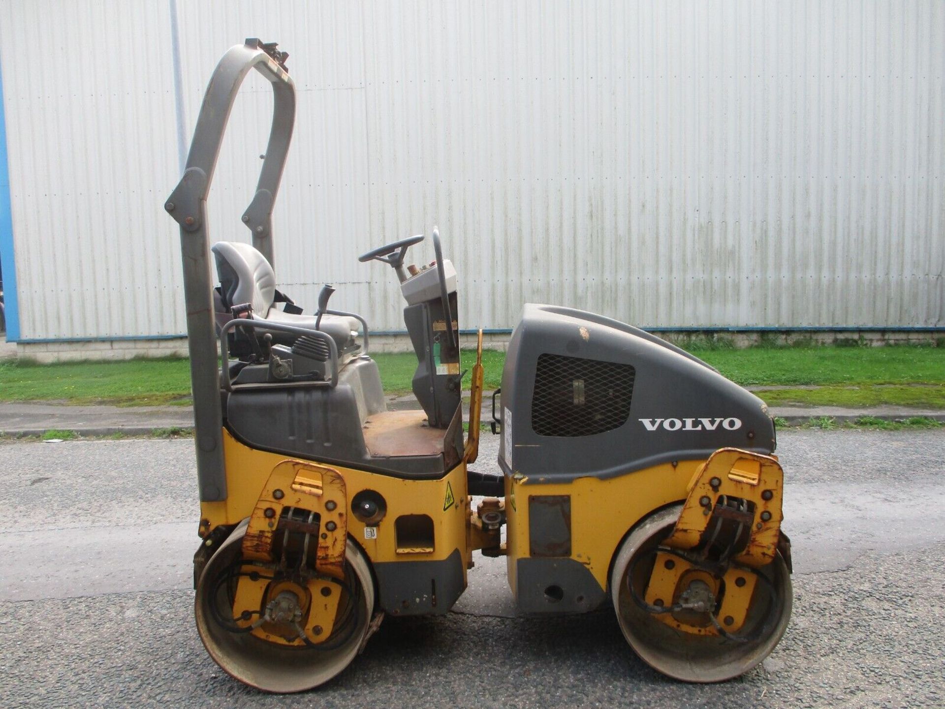 2011 VOLVO DD24 ROLLER 1200MM WIDE