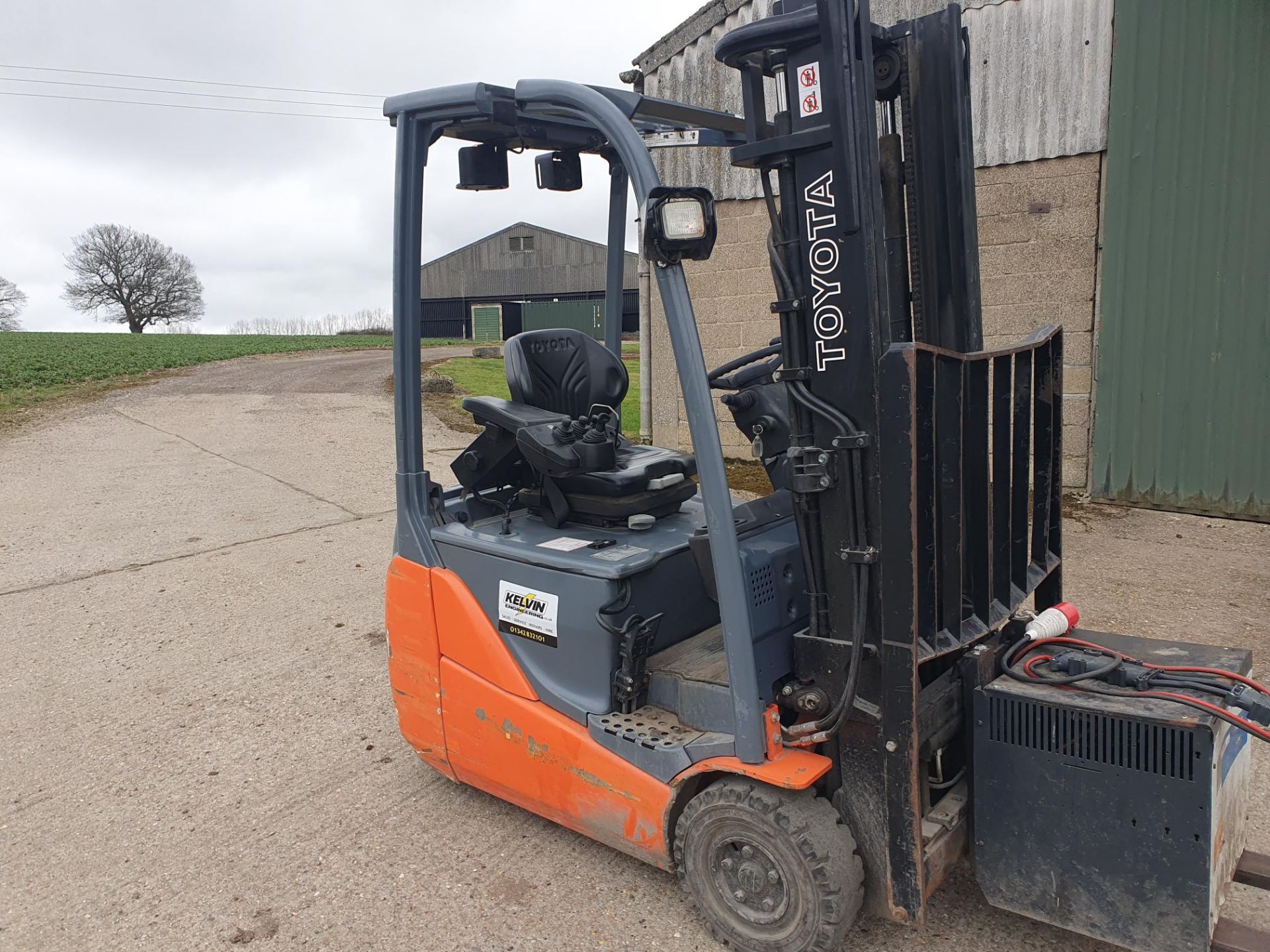 TOYOTA ELECTRIC FORKLIFT