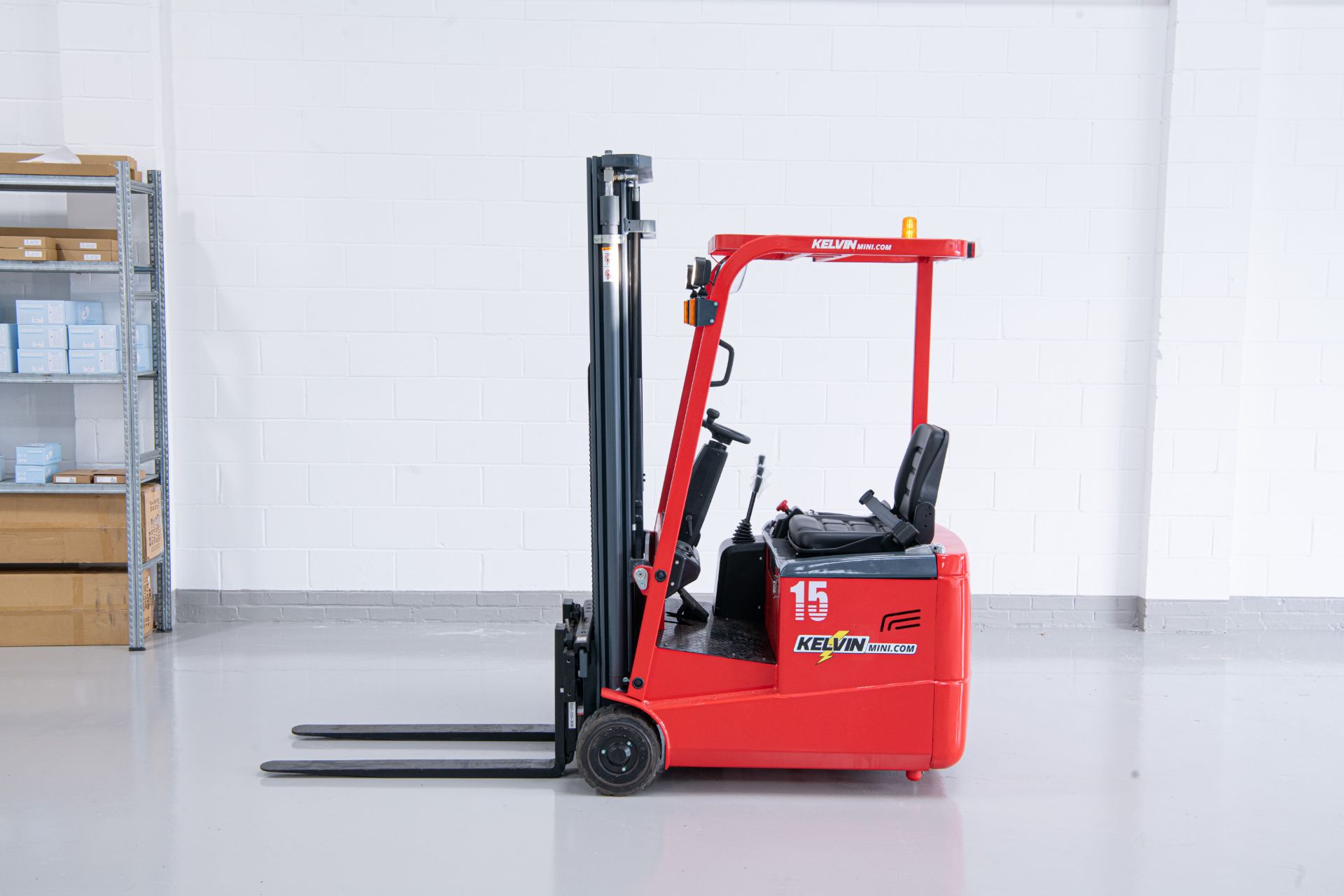 BRAND NEW EX DEMO!! BARGAIN! KELVIN ELECTRIC MINI FORKLIFT TRUCK FOR TIGHT SPACES *RESERVE REDUCED* - Image 9 of 10