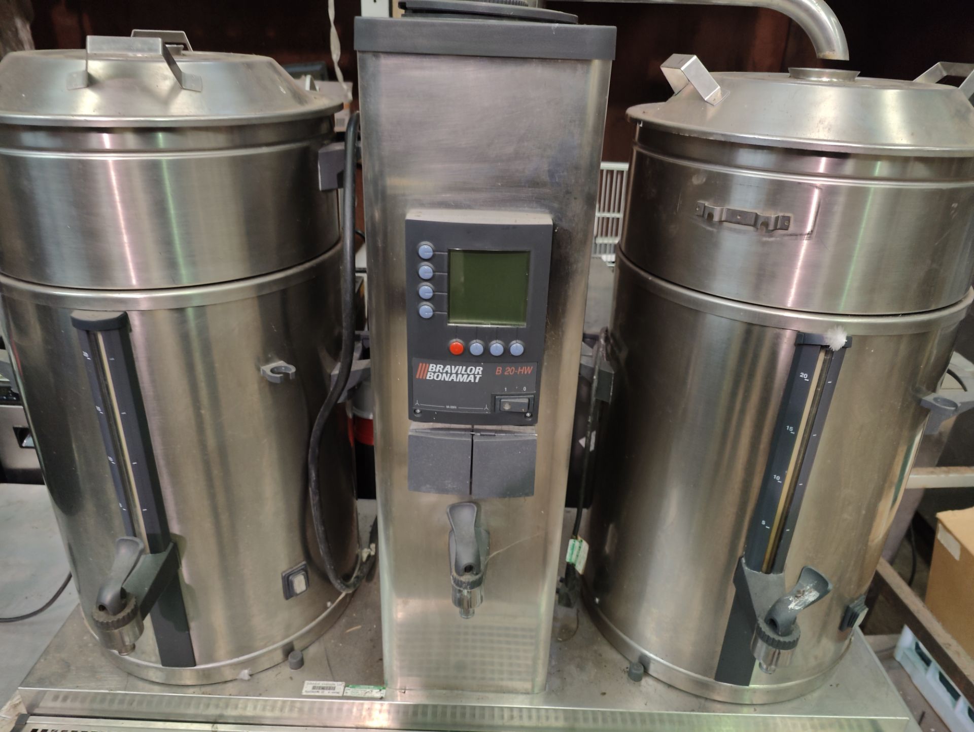 BRAVILOR B20 HW BULK COFFEE BREWER WITH 2X20LTR COFFEE URNS AND HOT WATER TAP 3 PHASE RRP £4500 - Bild 2 aus 4