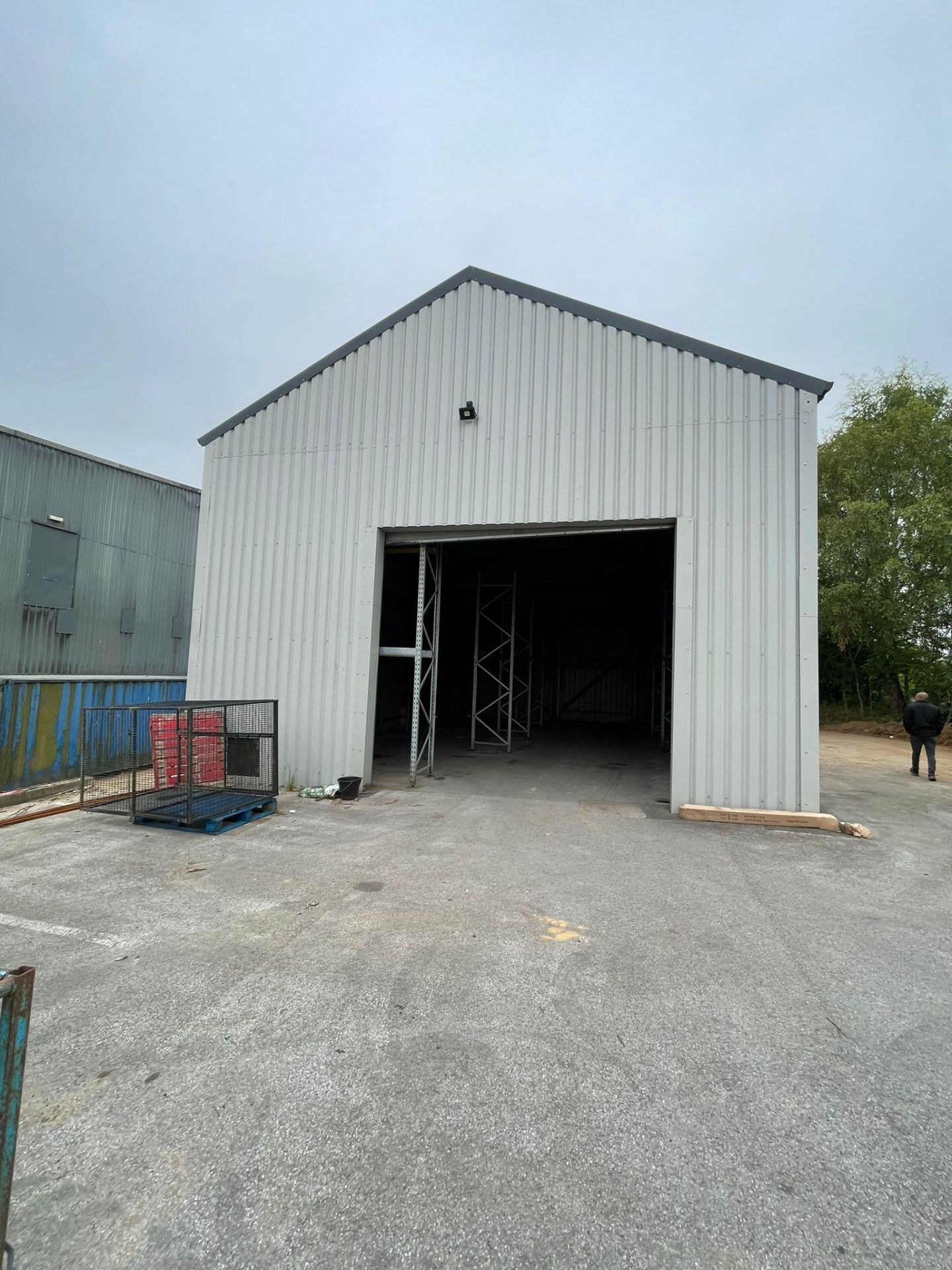 COMMERCIAL BUILDING 14M LONG X 9M WIDE X 6M TO EAVES (ALREADY DISMANTLED) - Image 3 of 28