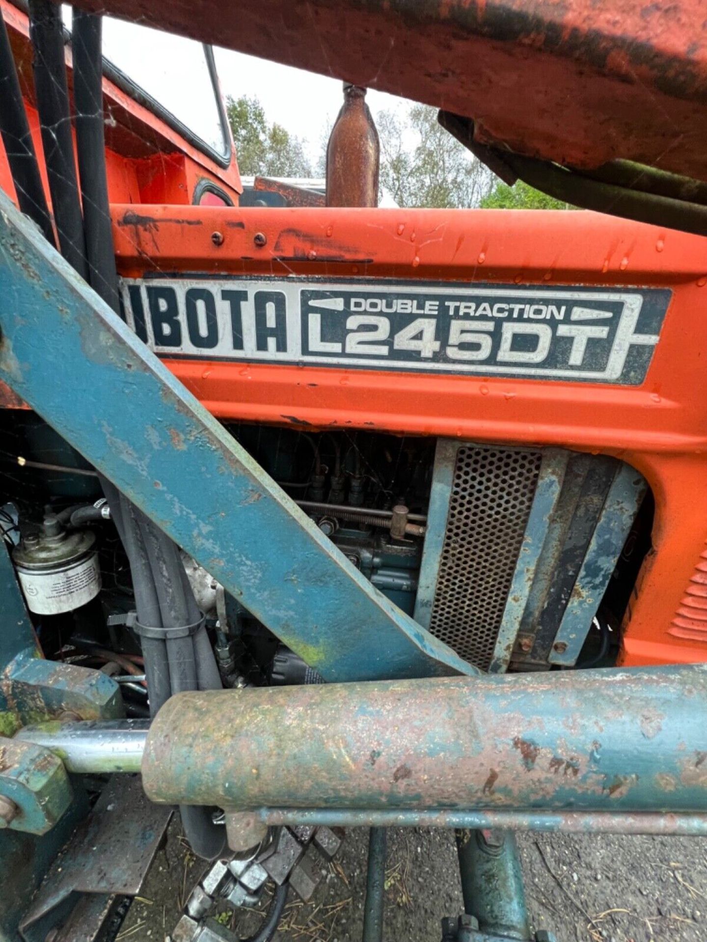 KUBOTA LOADER TRACTOR 2X4 AND 4X4 - Image 10 of 14