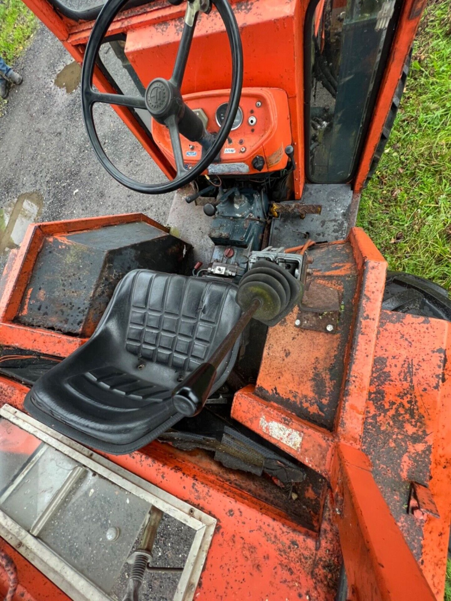 KUBOTA LOADER TRACTOR 2X4 AND 4X4 - Image 14 of 14