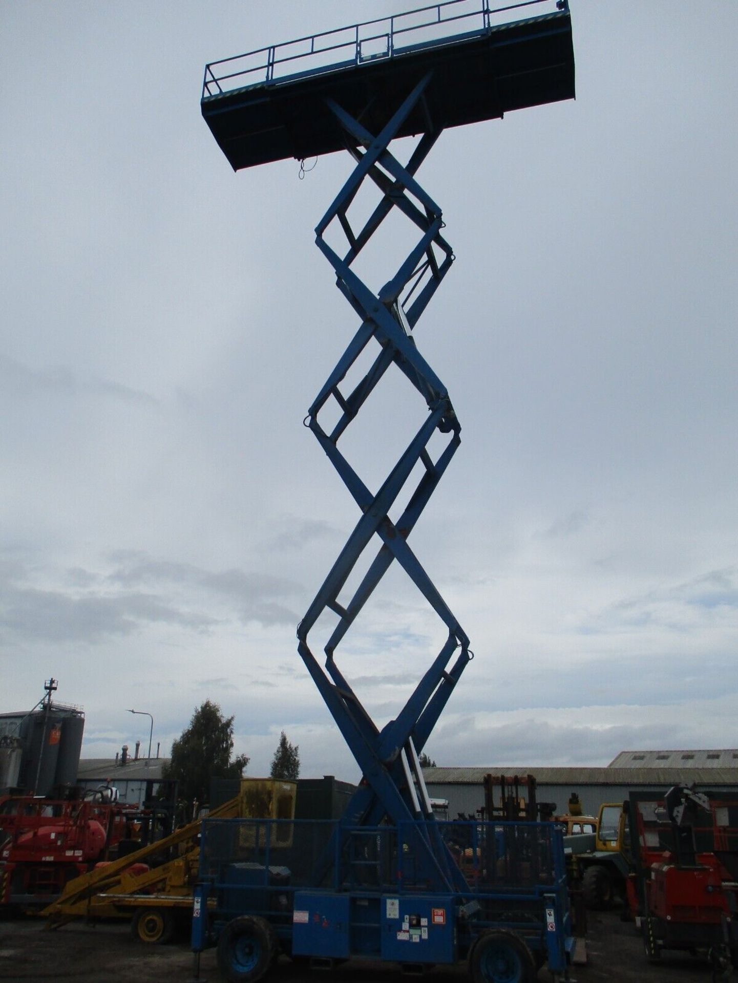 SJ9250 SCISSOR LIFT: 2006 EDITION WITH SKY-HIGH POTENTIAL - Image 10 of 15