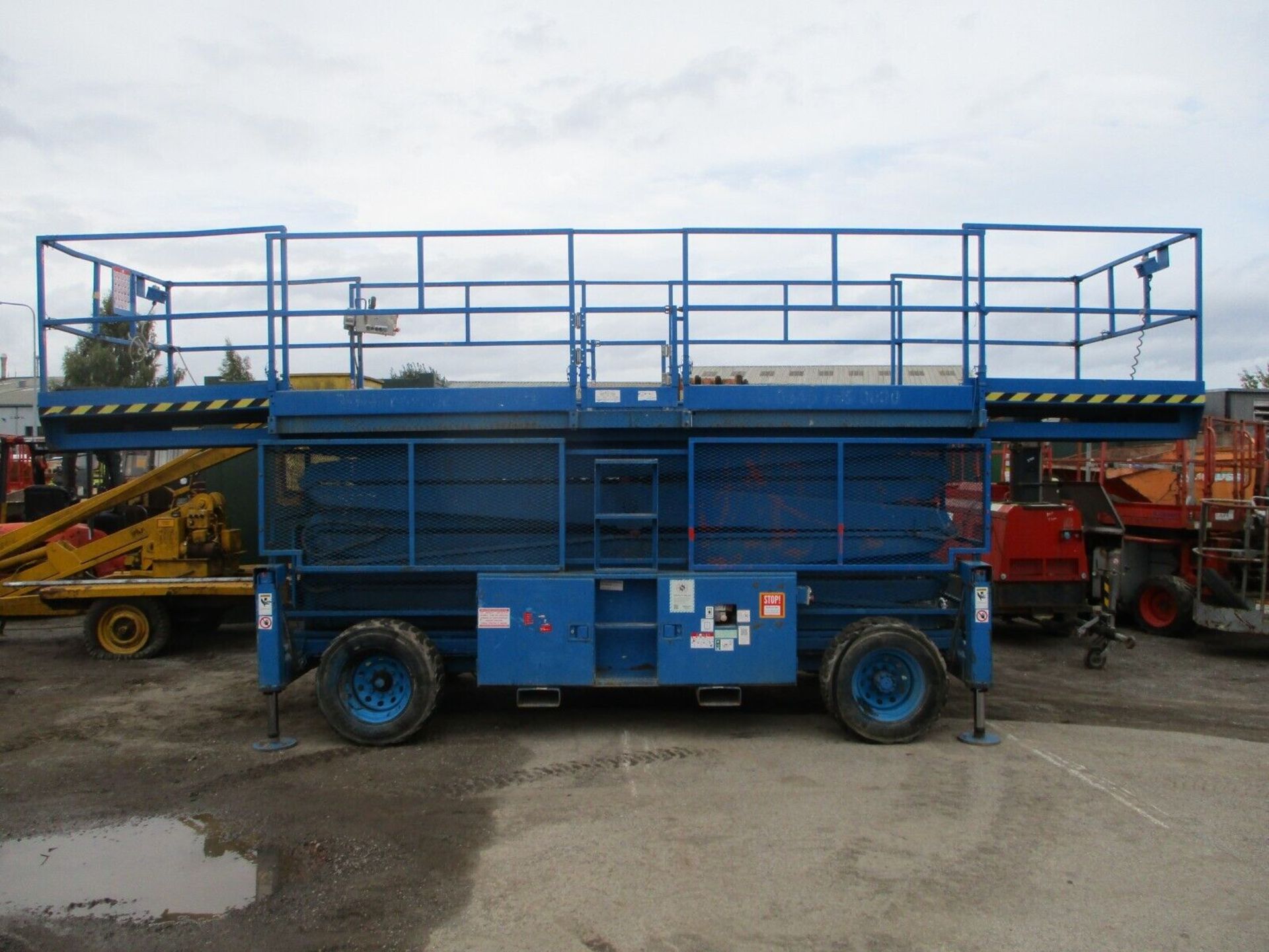 SJ9250 SCISSOR LIFT: 2006 EDITION WITH SKY-HIGH POTENTIAL - Image 11 of 15